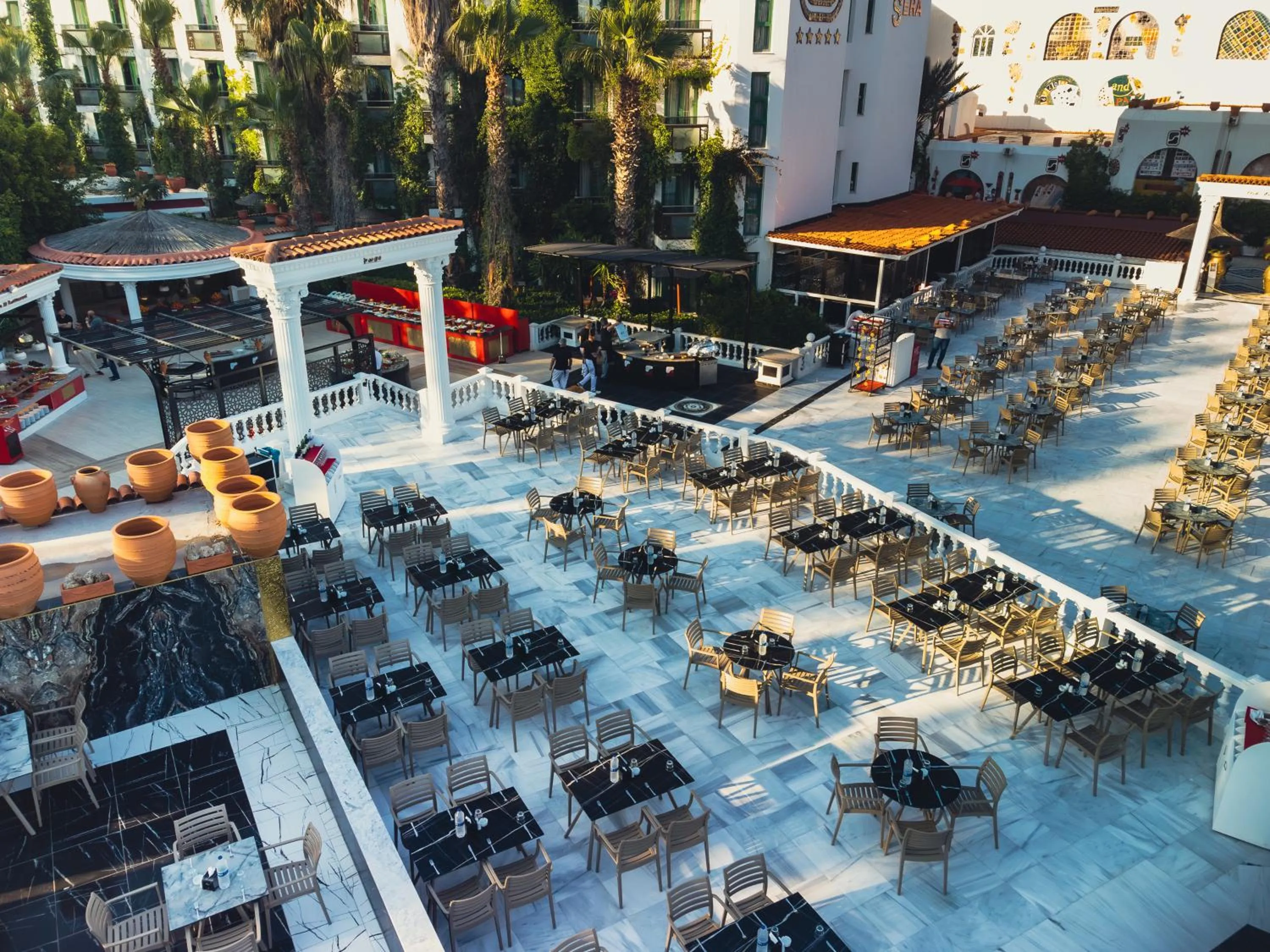 Restaurant/places to eat in Club Hotel Sera