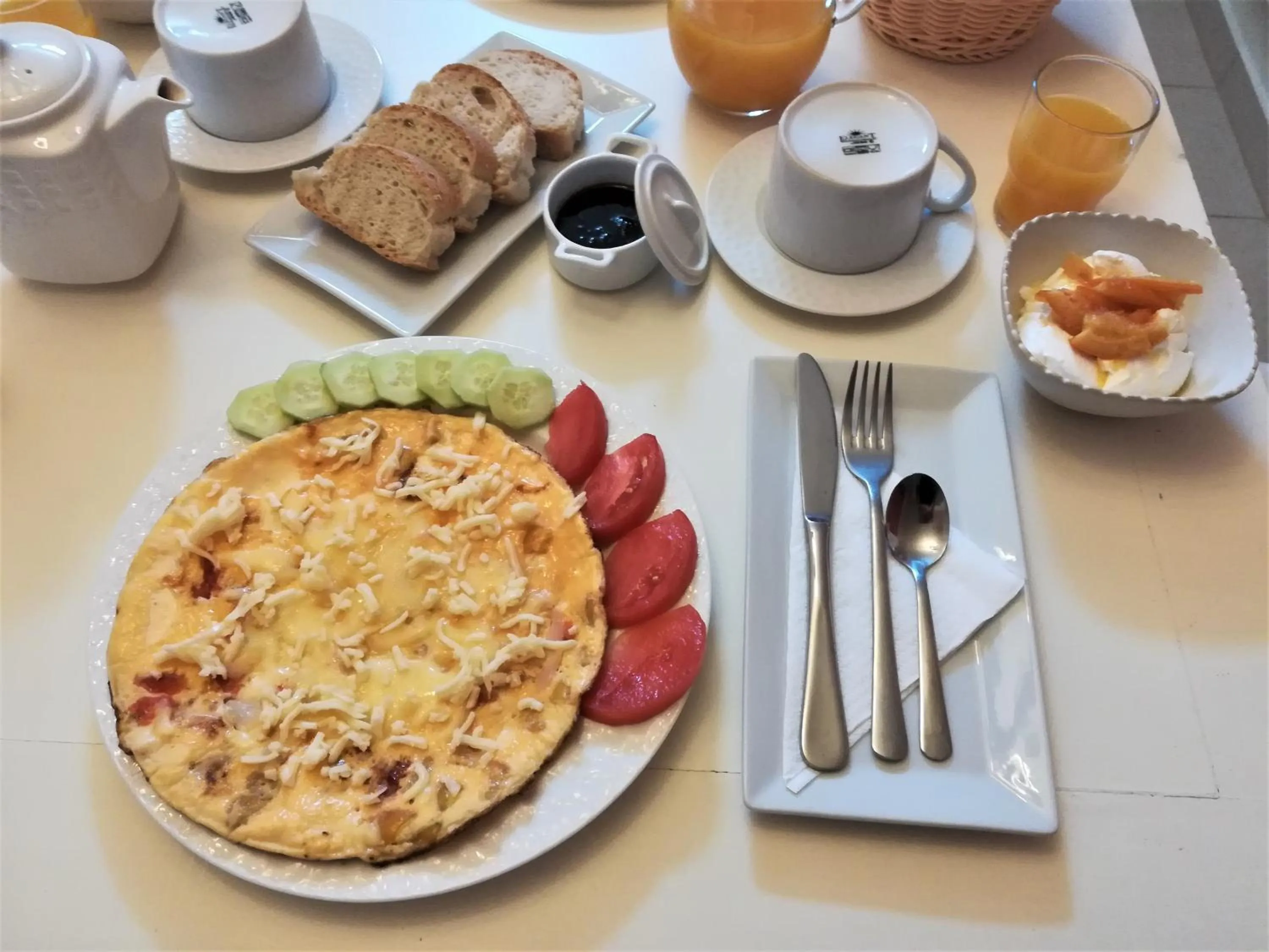 Breakfast in Blue Harmony Apartments