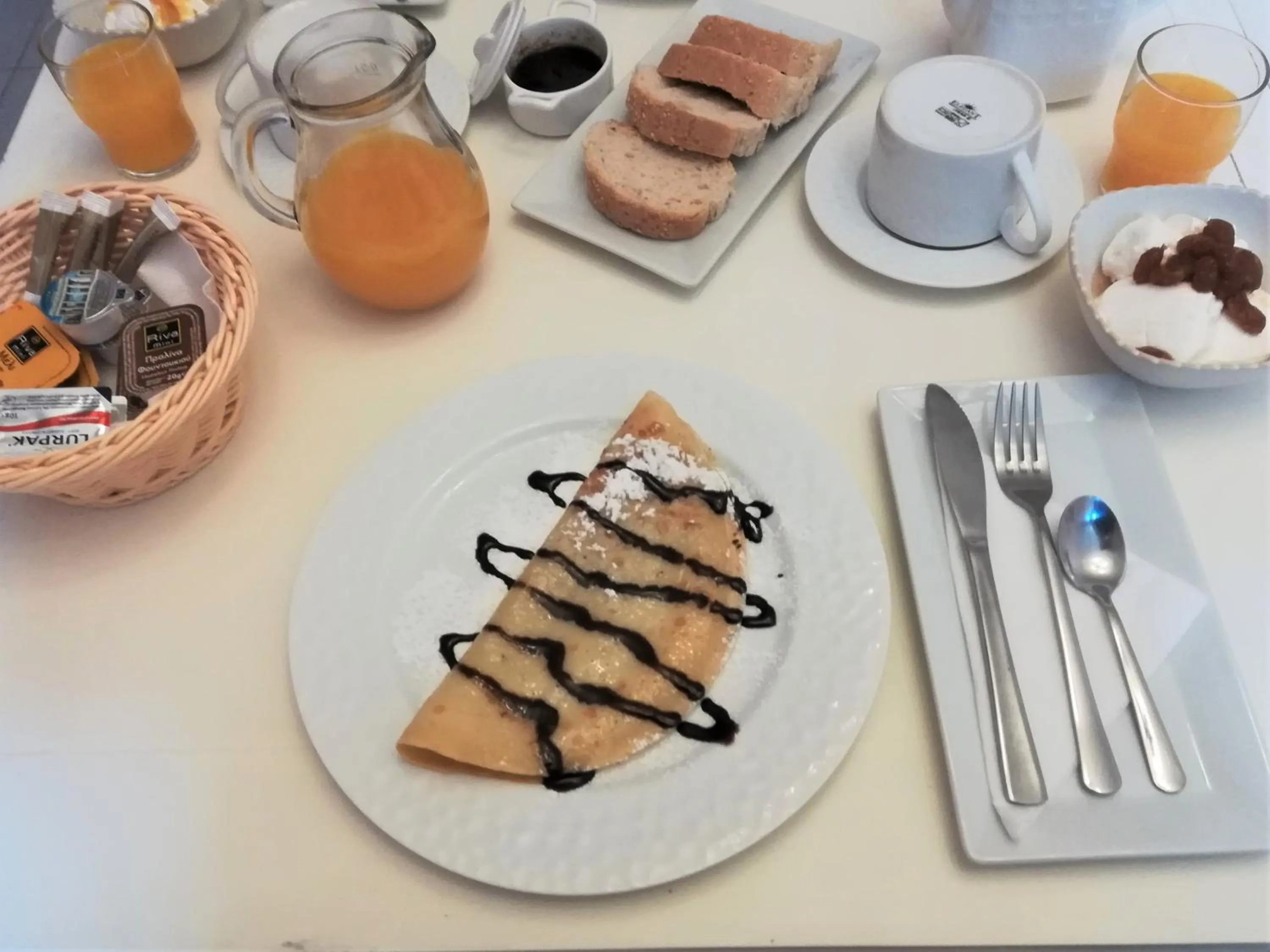 Breakfast in Blue Harmony Apartments