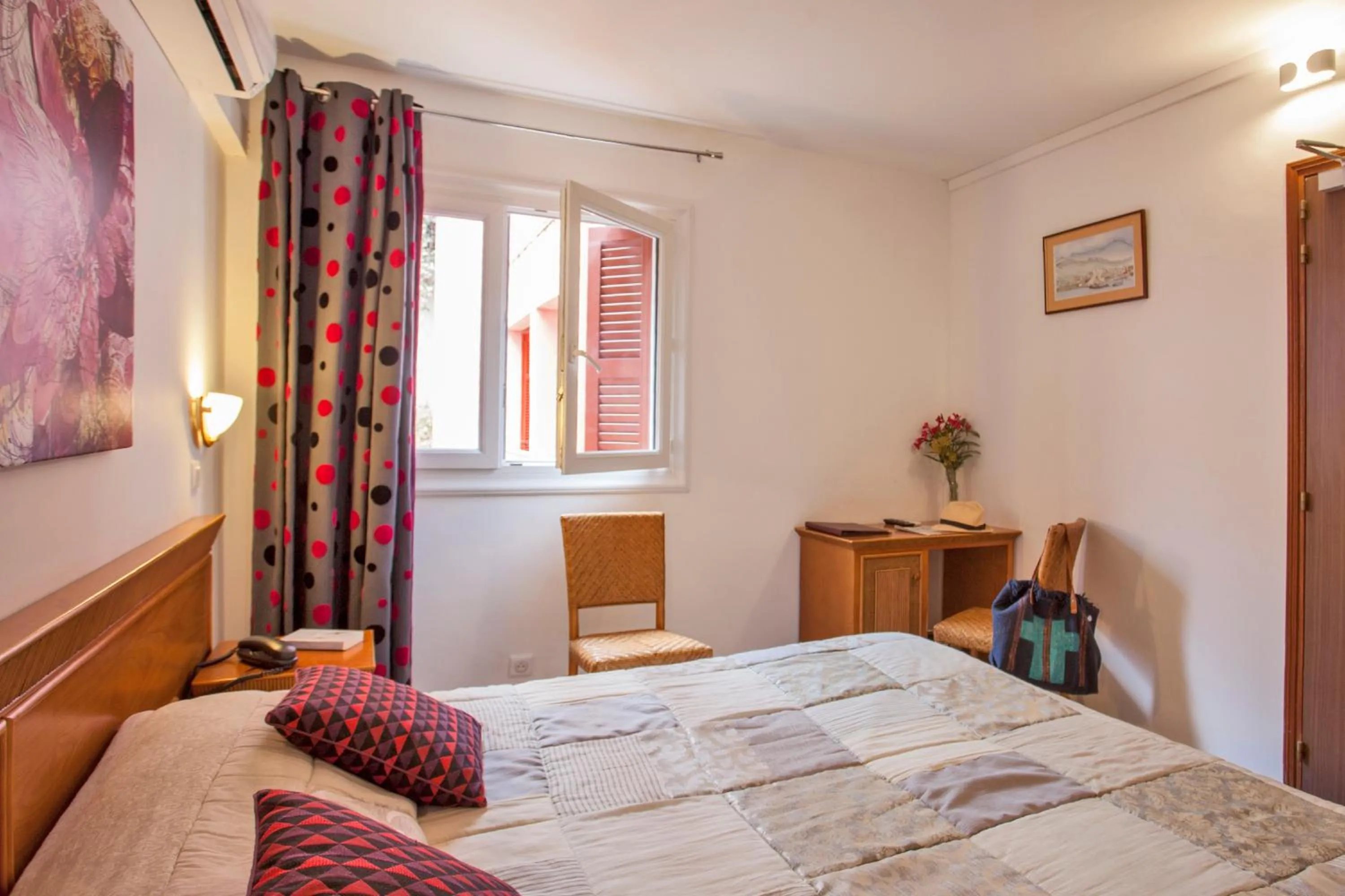 Bed in Hotel Kalliste