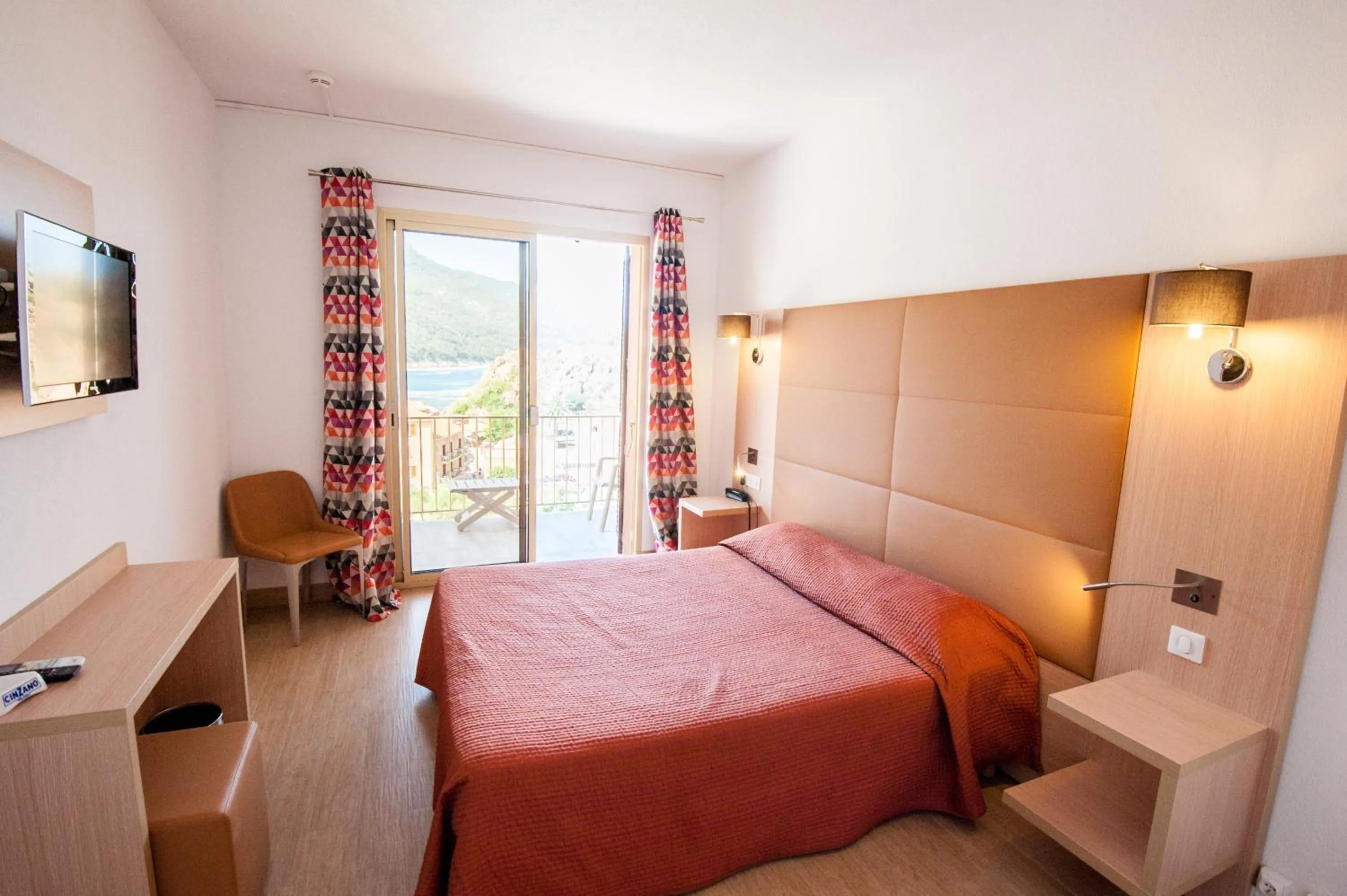 Photo of the whole room, Bed in Hotel Kalliste