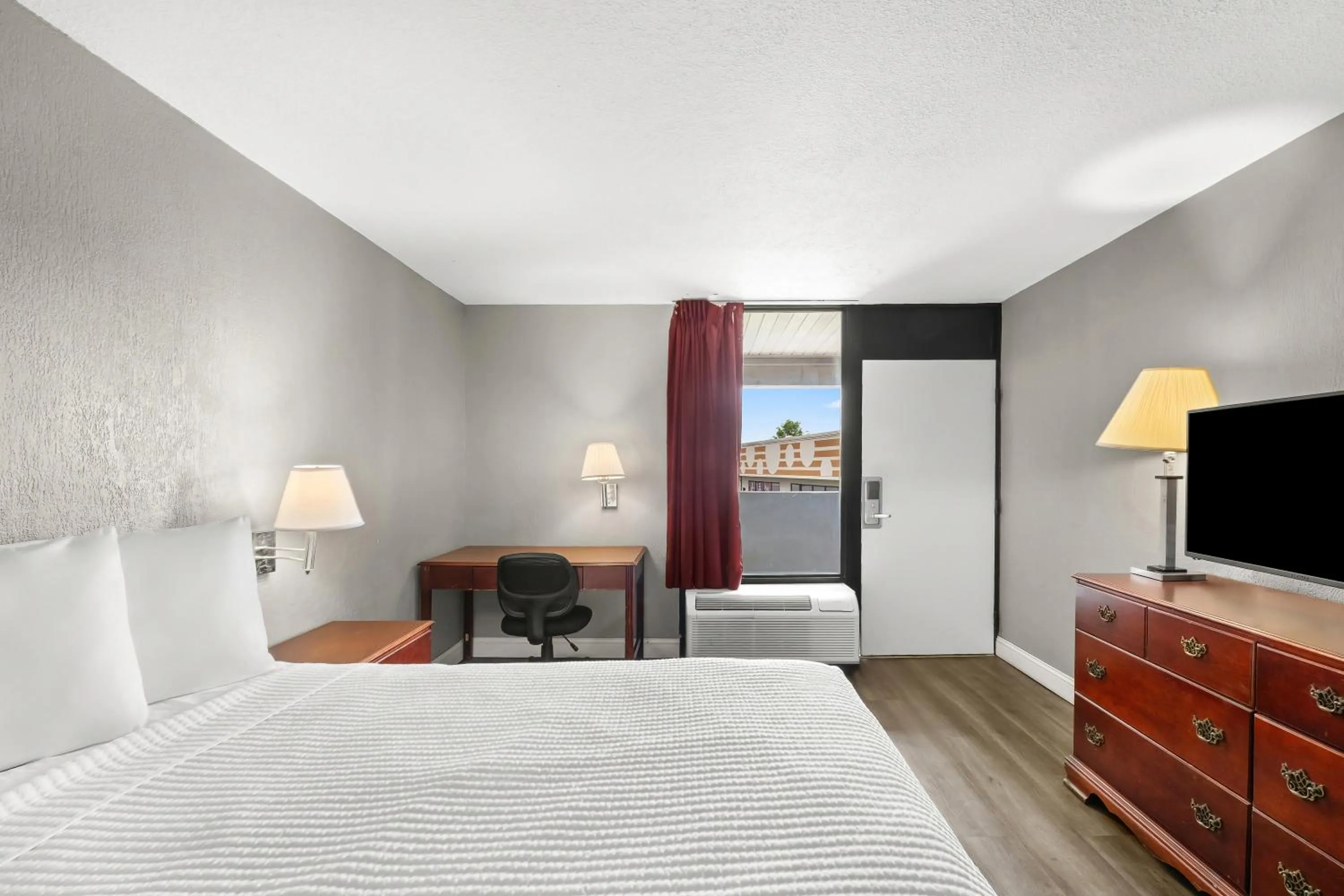 Bed in Knights Inn Virginia Beach Lynnhaven