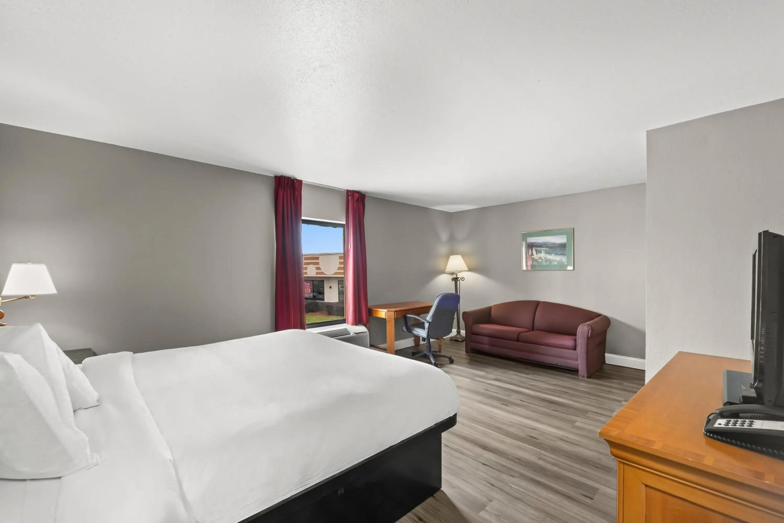 Bed in Knights Inn Virginia Beach Lynnhaven