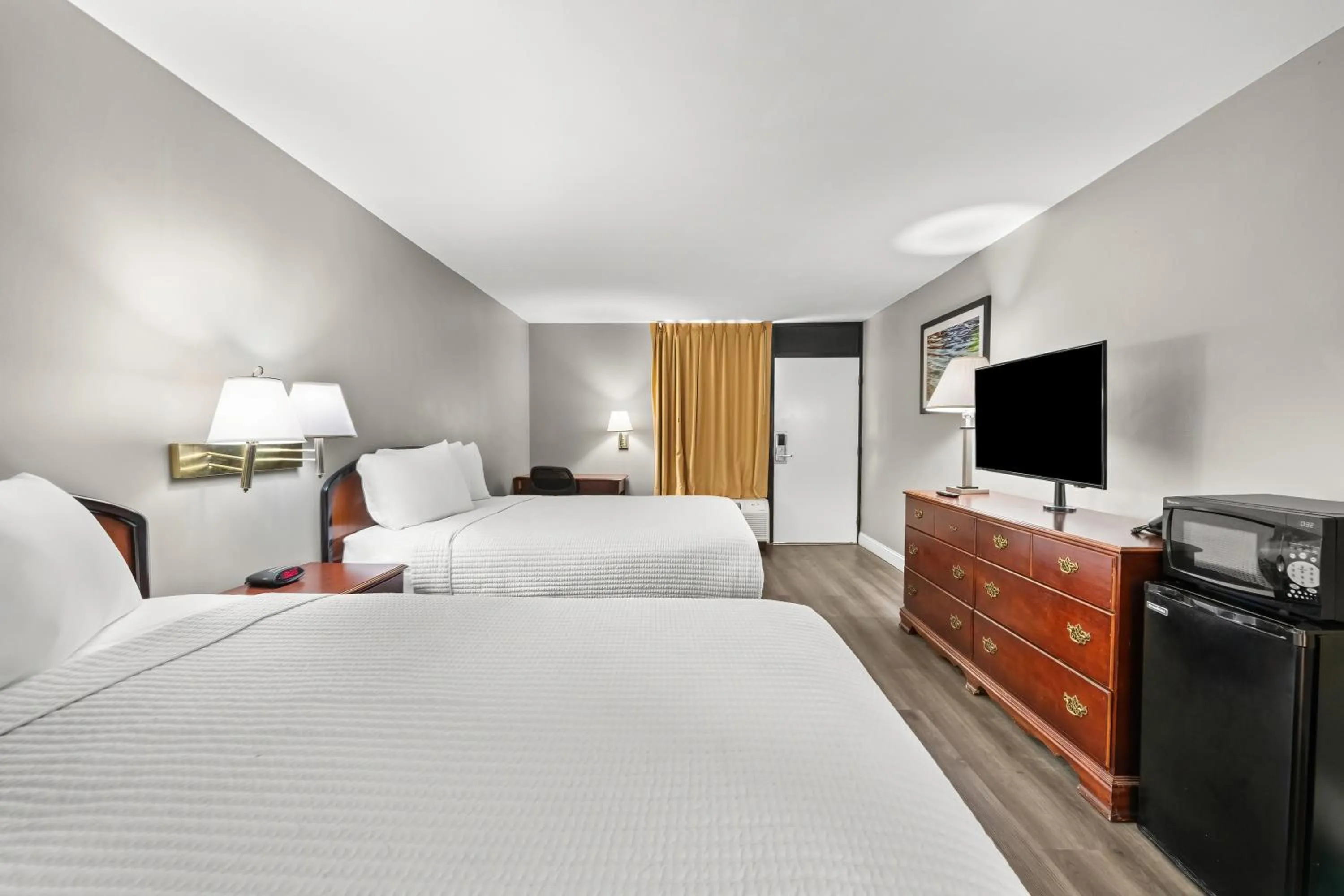 Bed in Knights Inn Virginia Beach Lynnhaven