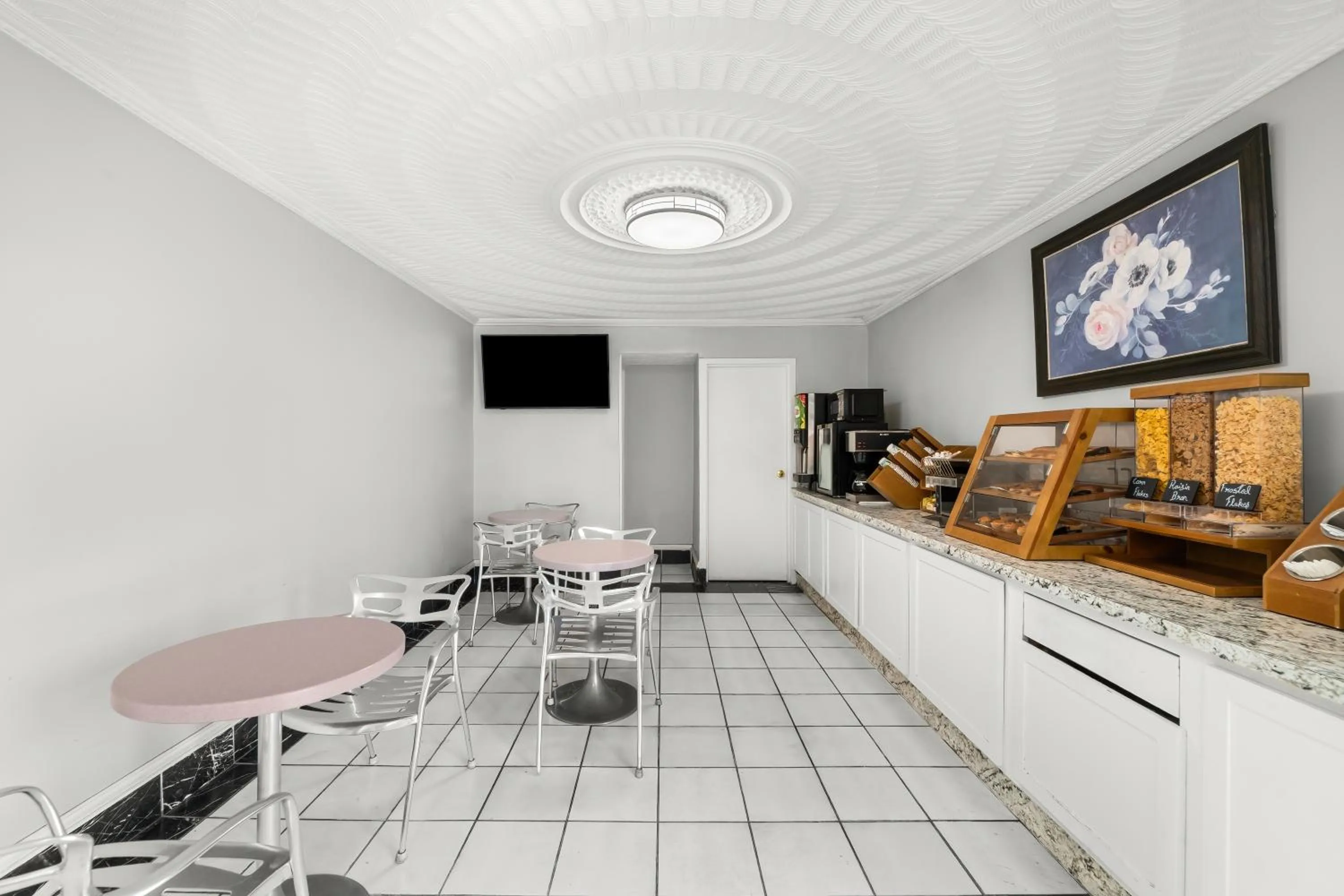 Breakfast in Knights Inn Virginia Beach Lynnhaven