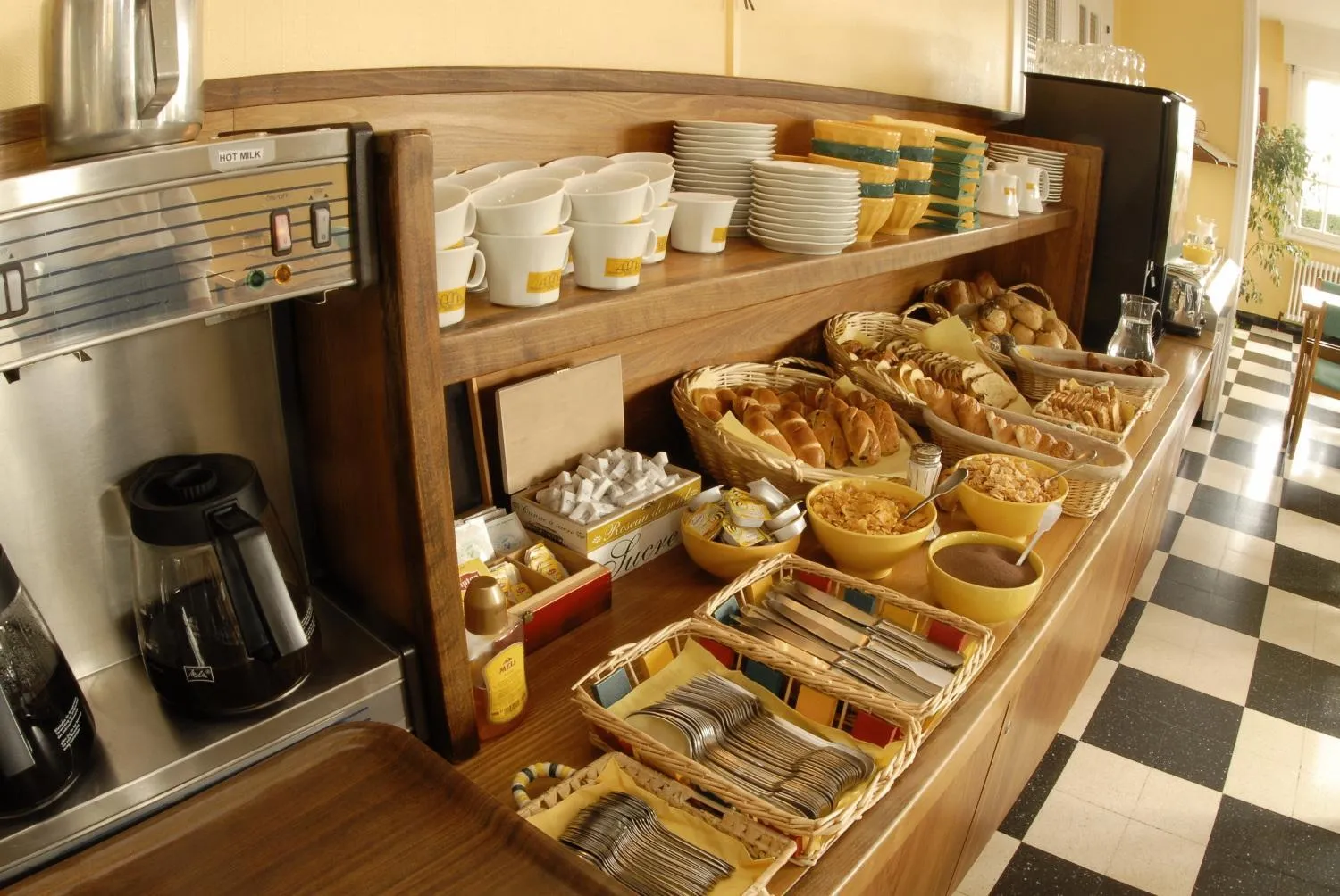 Restaurant/places to eat in Hôtel Agena