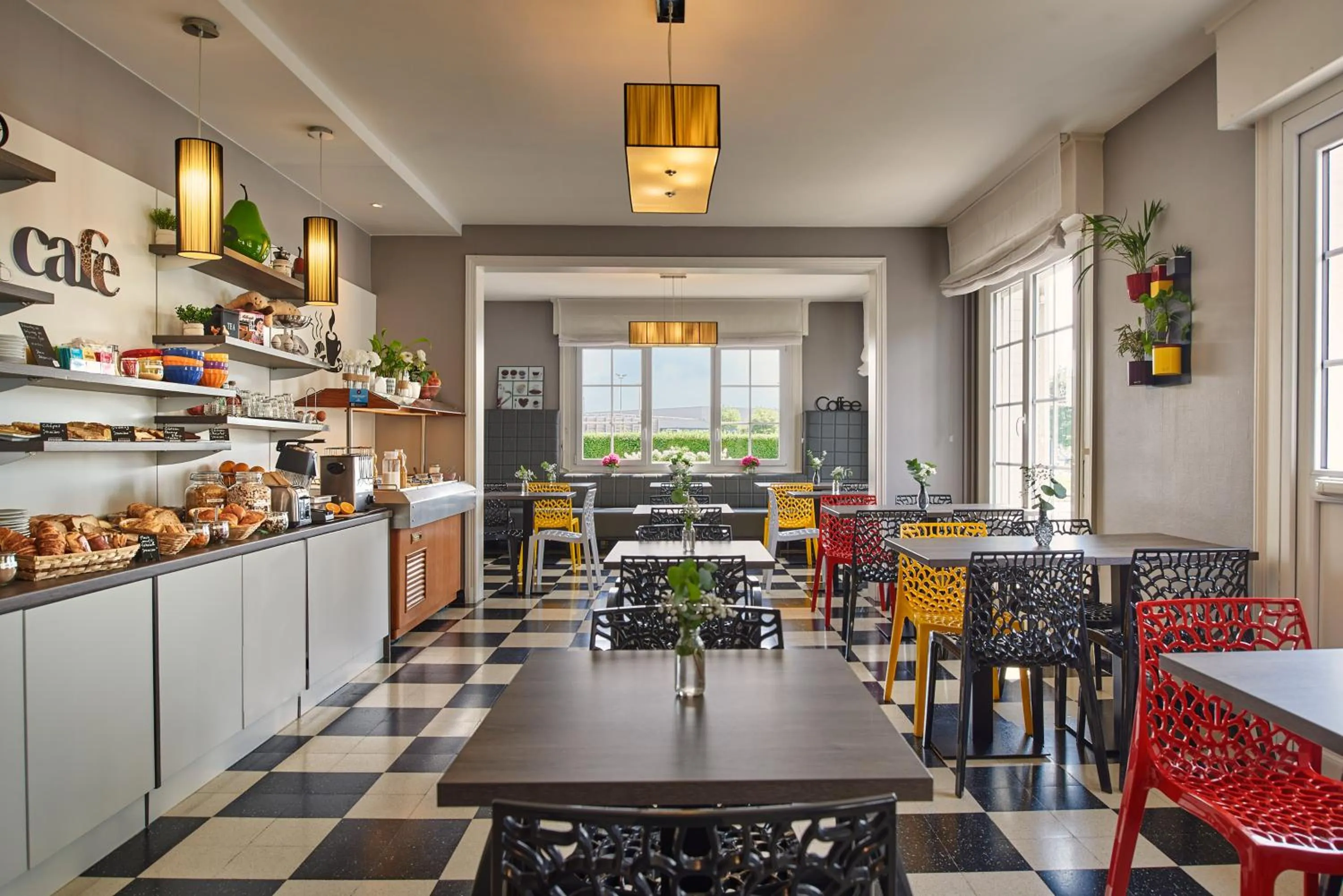 Restaurant/places to eat in Hôtel Agena