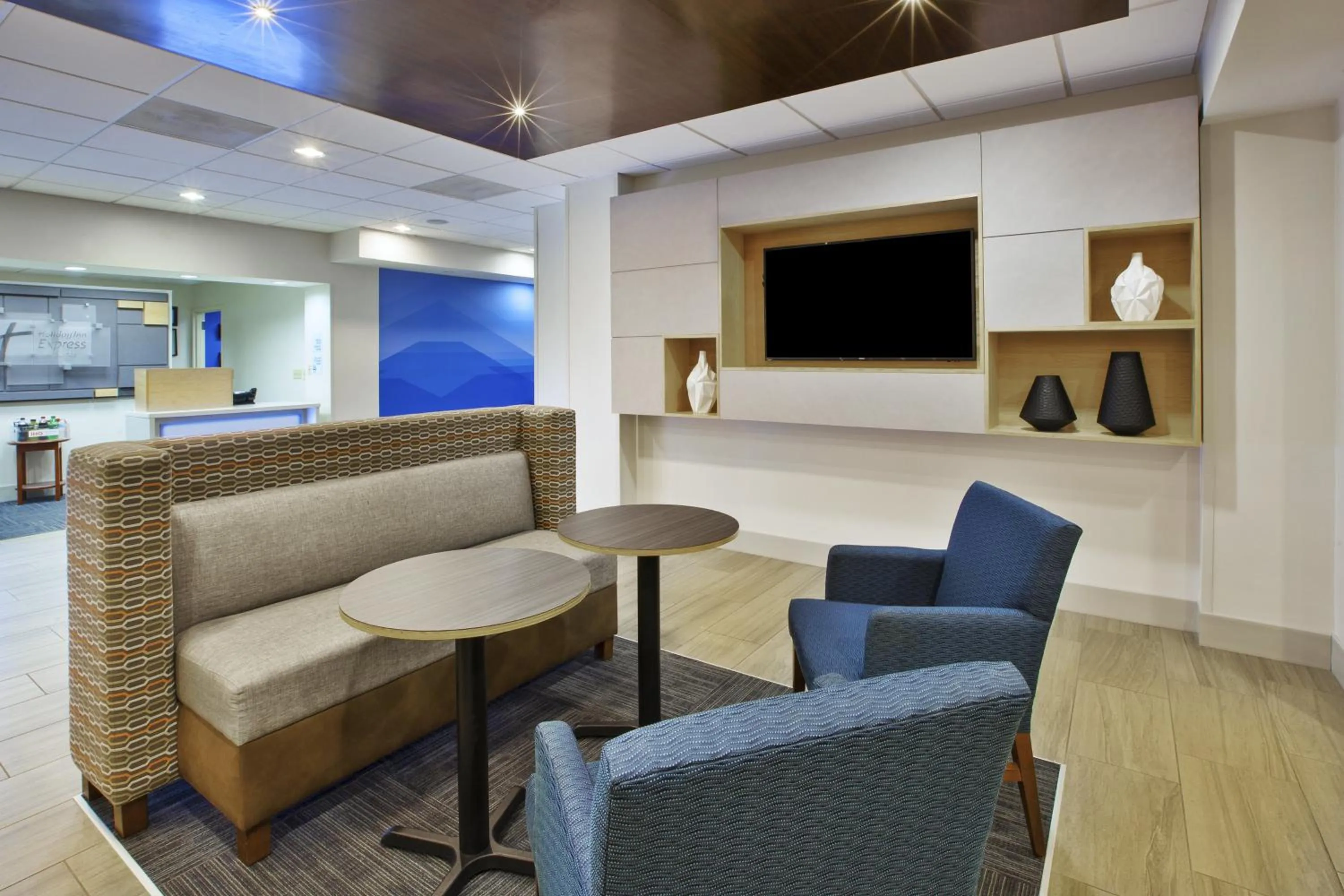 Property building in Holiday Inn Express Hotel & Suites Manchester Conference Center by IHG