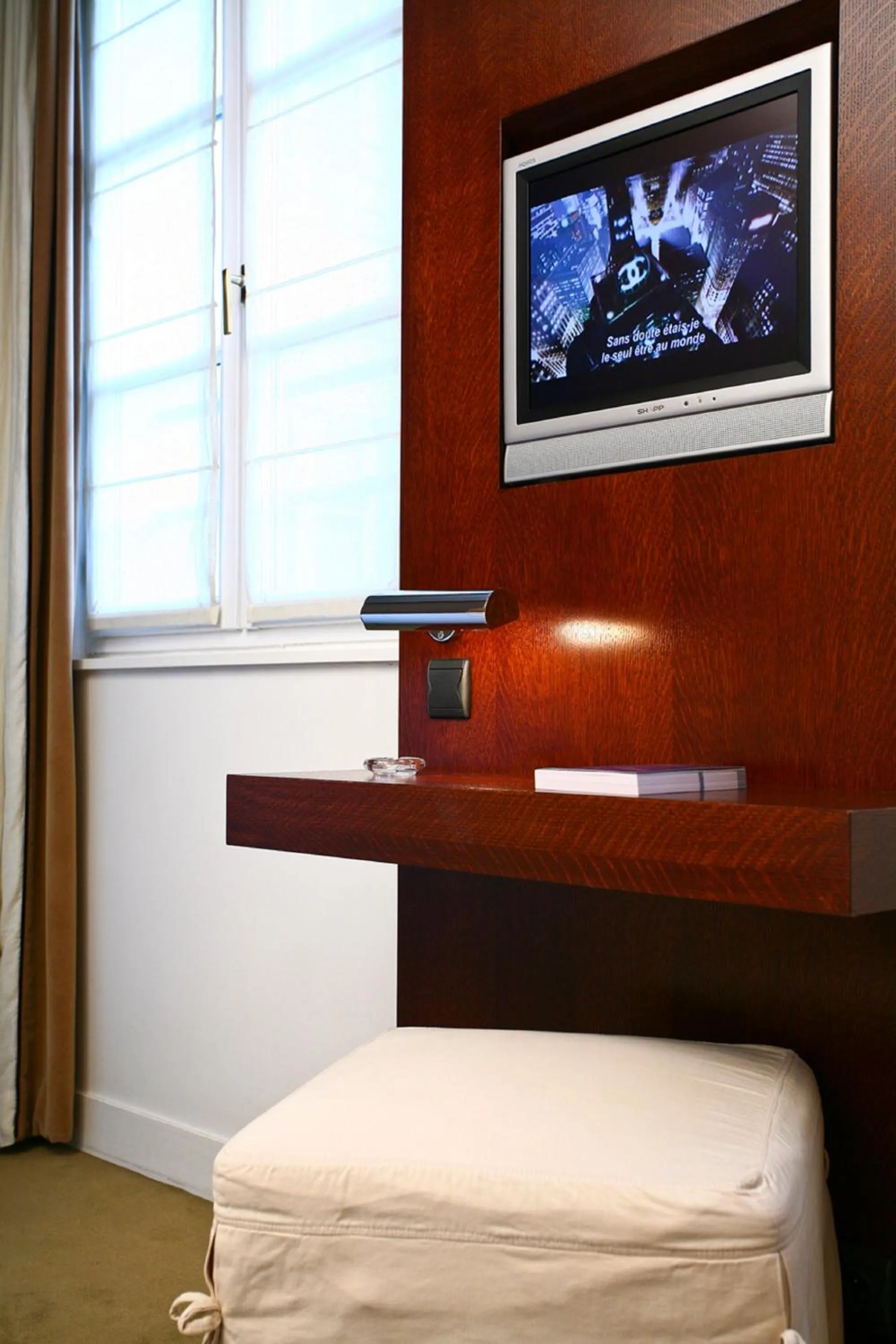 Decorative detail, Bed in Le Clos Medicis