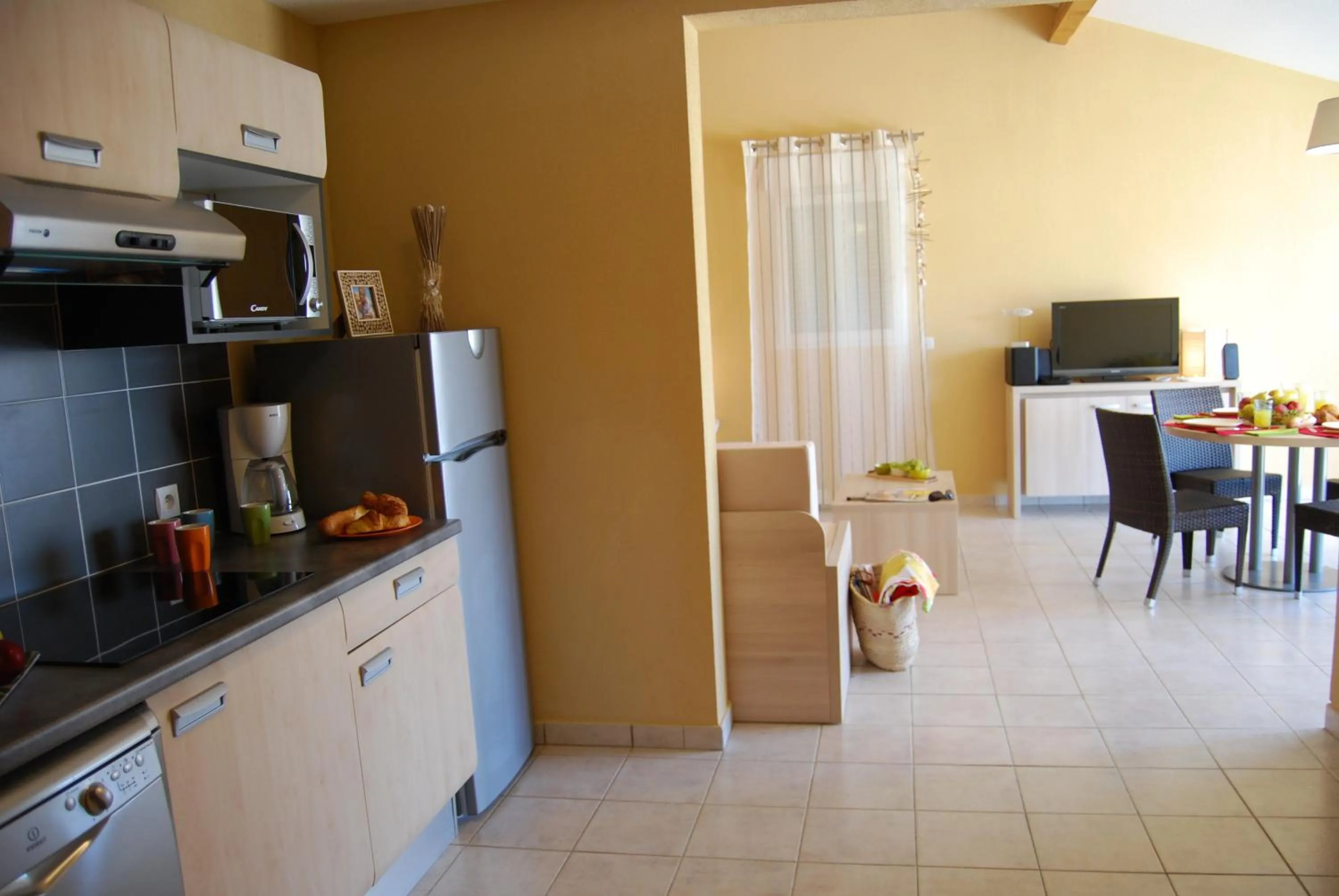 Kitchen or kitchenette in Lagrange Grand Bleu Vacances – Résidence Le Mas de Torreilles