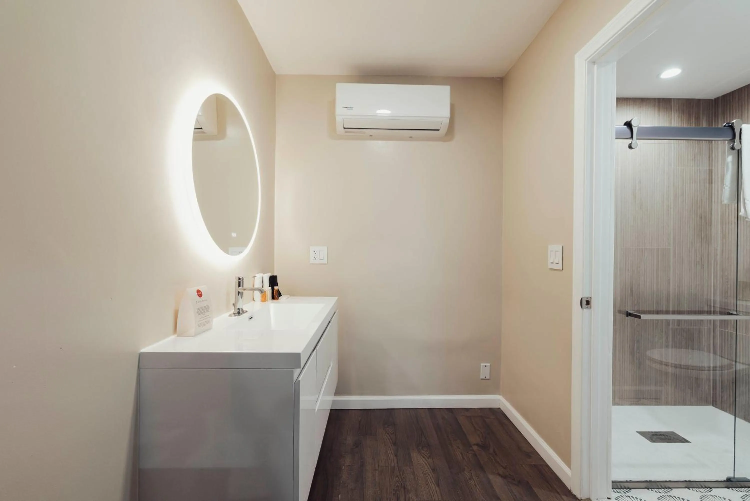 Bathroom in The Dixie Hollywood