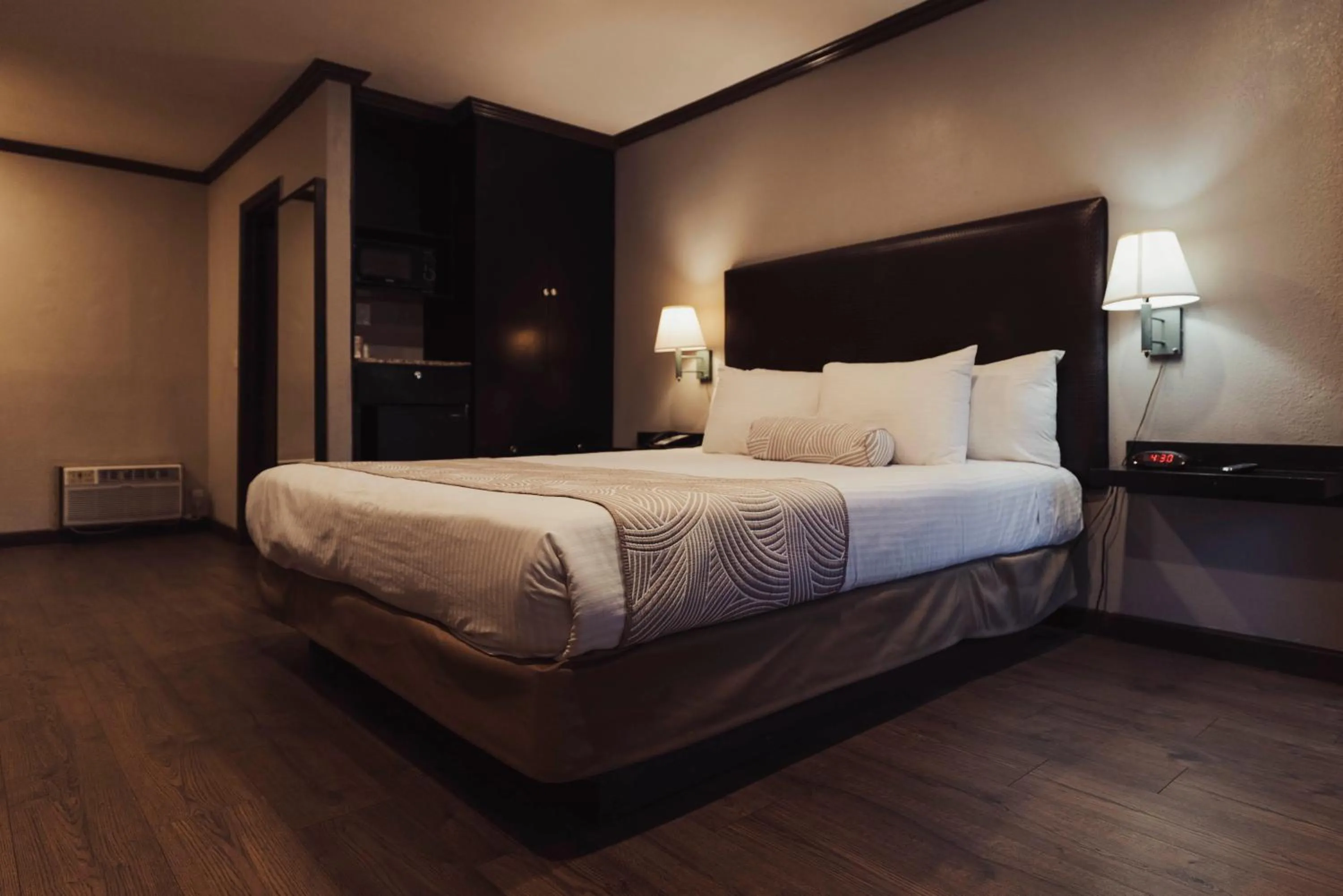 Bed in The Dixie Hollywood