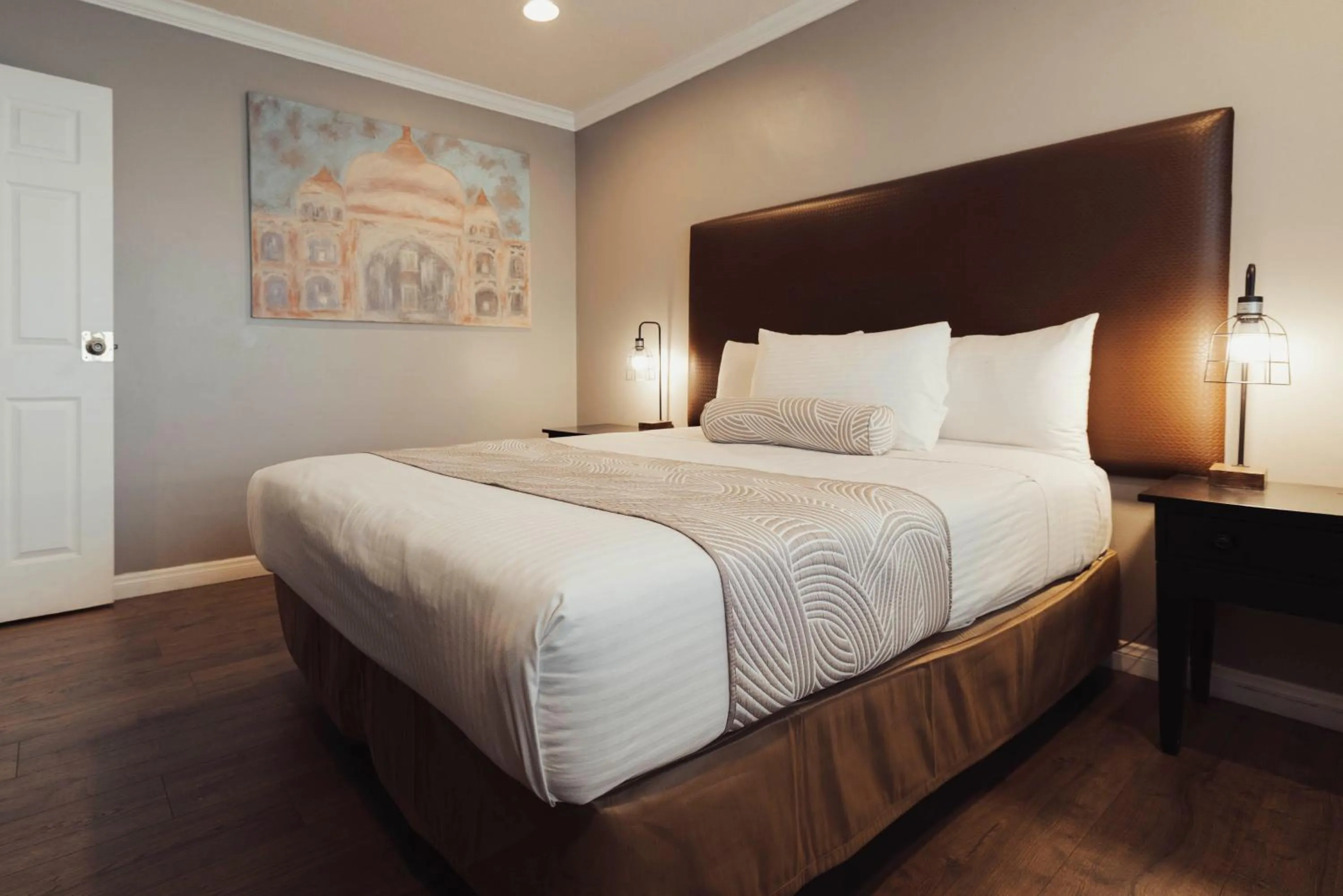 Bed in The Dixie Hollywood