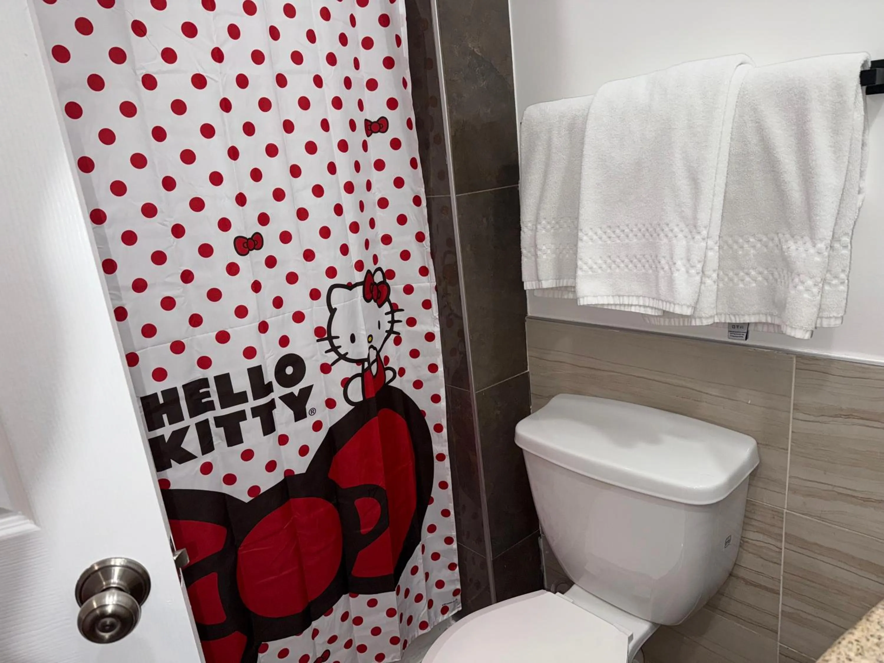 Shower in The Dixie Hollywood