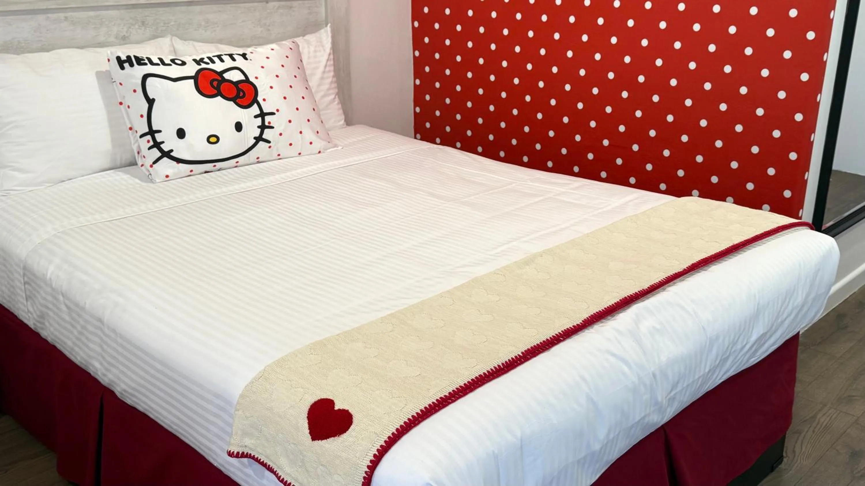 Bed in The Dixie Hollywood