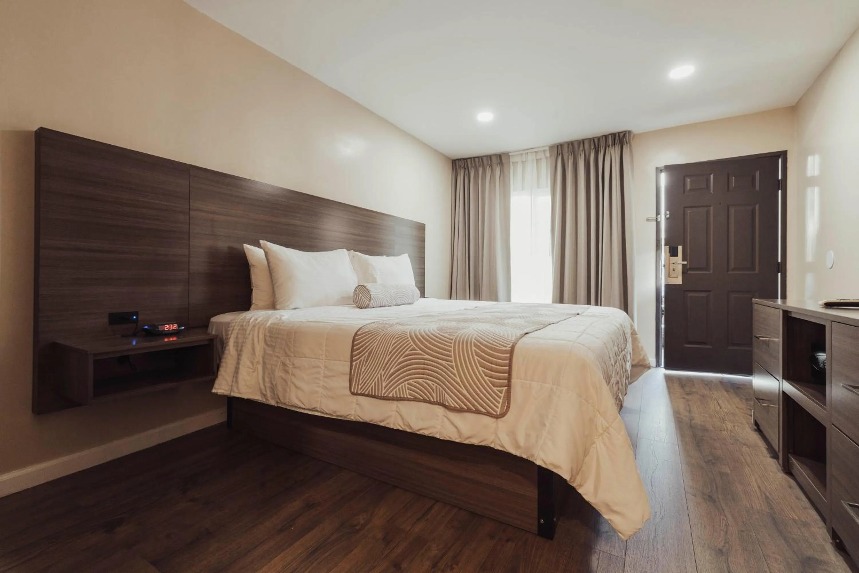 Bed in The Dixie Hollywood