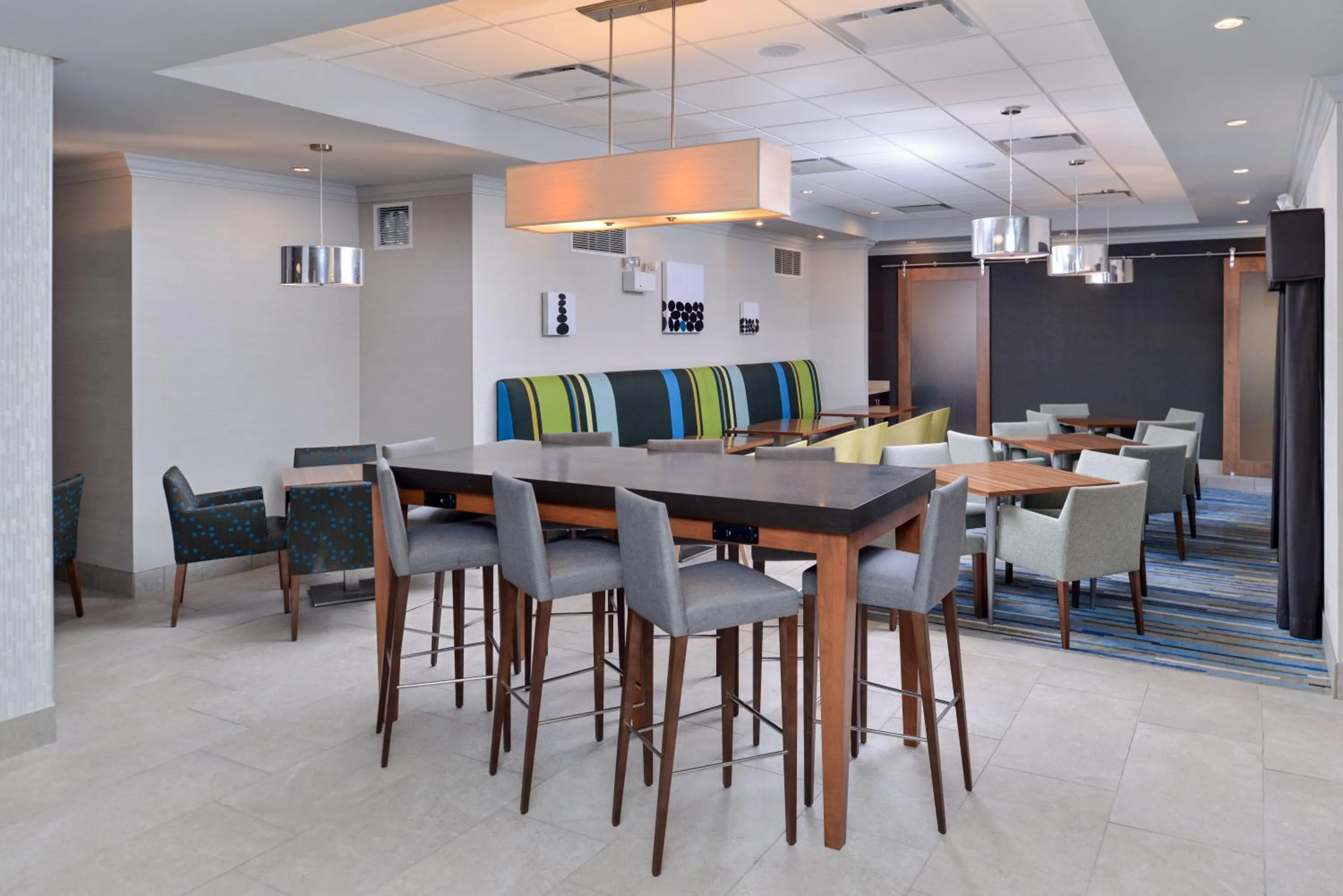 Breakfast in Holiday Inn Express Hotel & Suites St. Louis West-O'Fallon by IHG