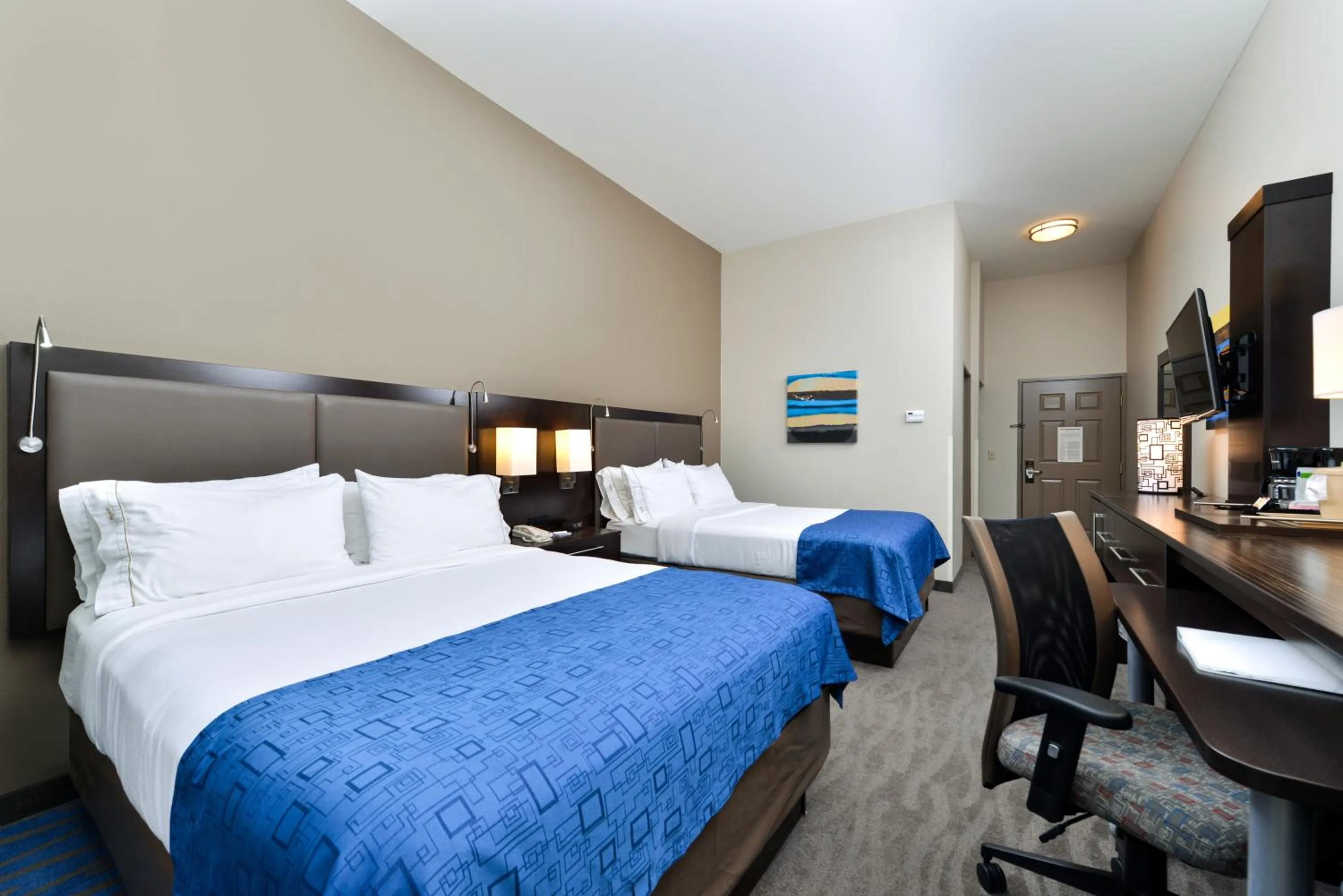 Photo of the whole room, Bed in Holiday Inn Express Hotel & Suites St. Louis West-O'Fallon by IHG