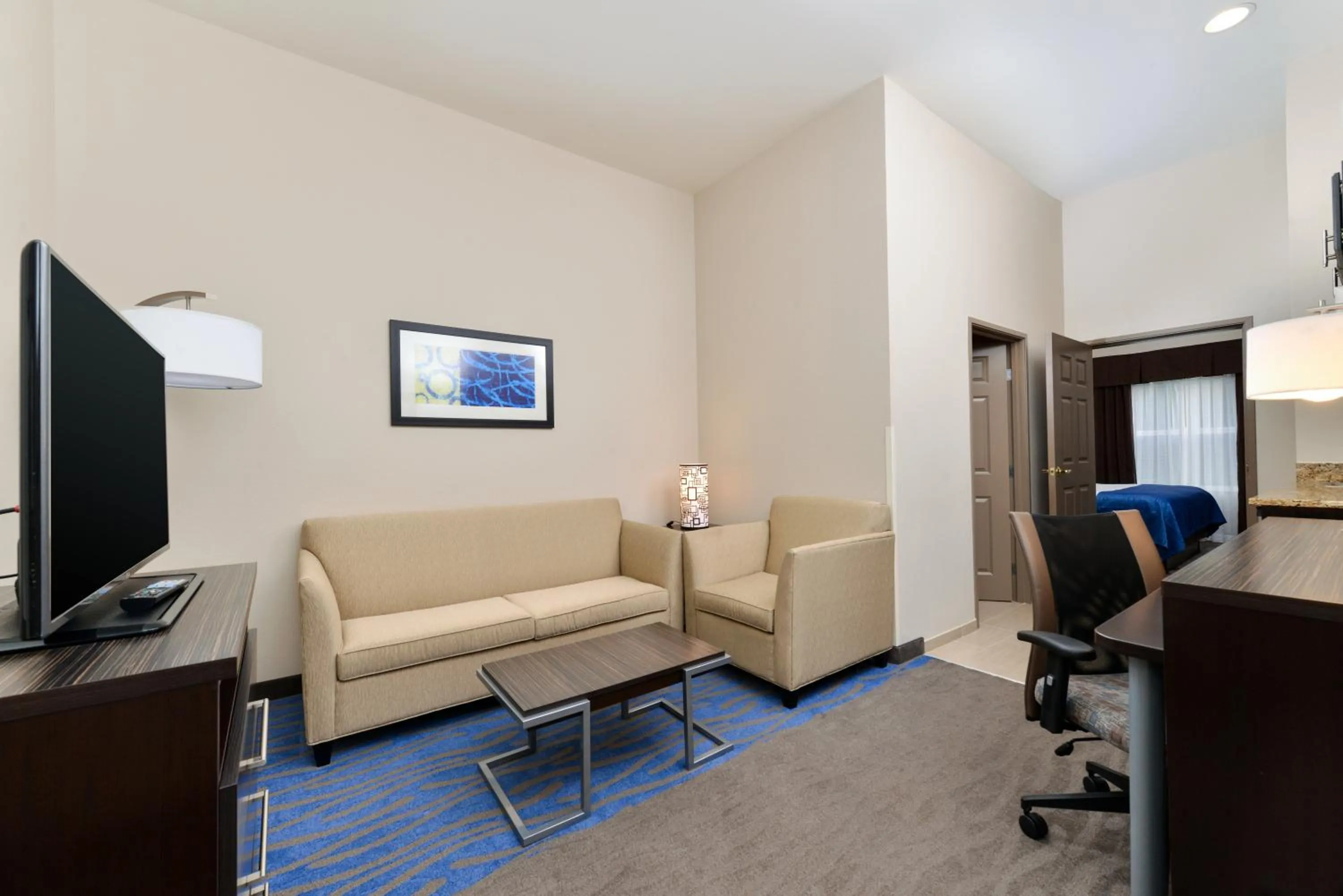 Photo of the whole room in Holiday Inn Express Hotel & Suites St. Louis West-O'Fallon by IHG