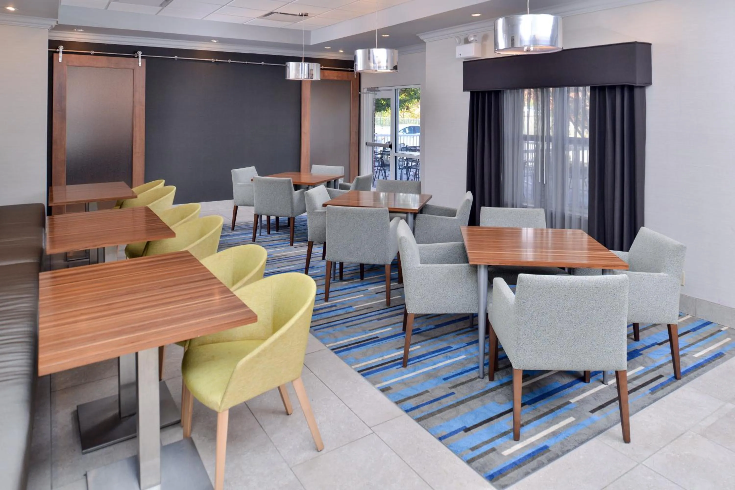 Breakfast in Holiday Inn Express Hotel & Suites St. Louis West-O'Fallon by IHG