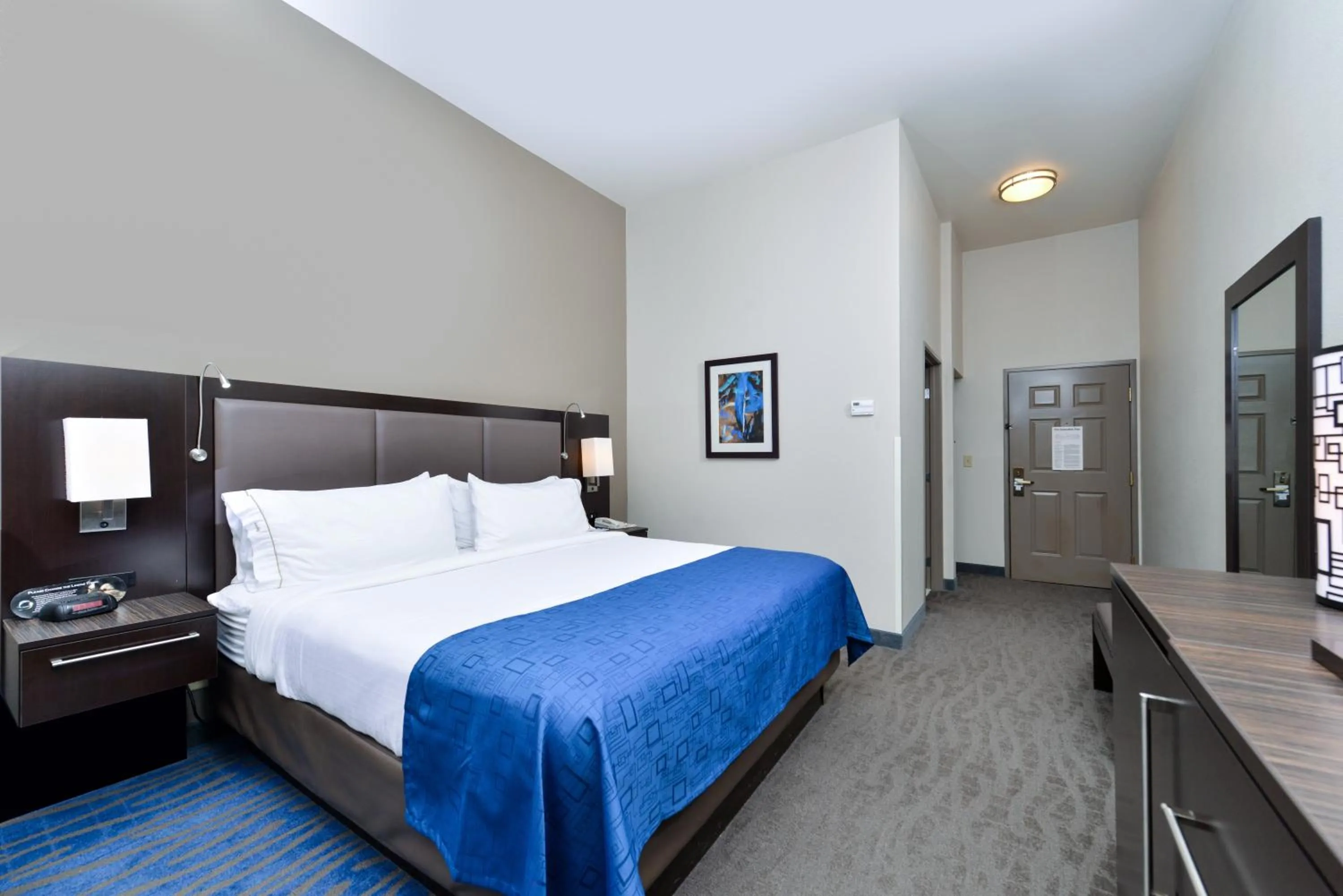 Photo of the whole room, Bed in Holiday Inn Express Hotel & Suites St. Louis West-O'Fallon by IHG