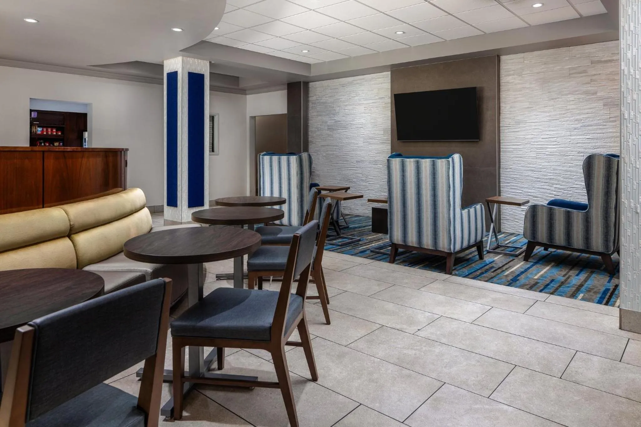 Property building in Holiday Inn Express Hotel & Suites St. Louis West-O'Fallon by IHG