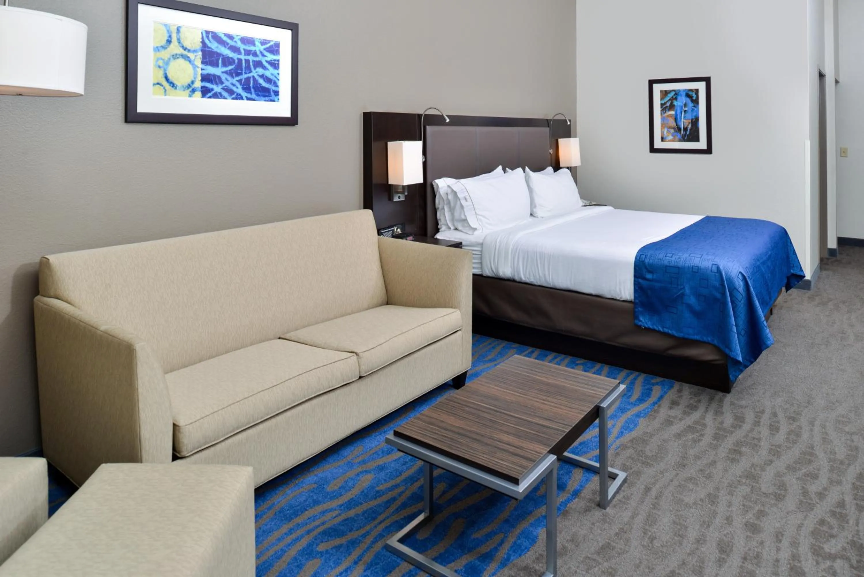 Photo of the whole room, Bed in Holiday Inn Express Hotel & Suites St. Louis West-O'Fallon by IHG