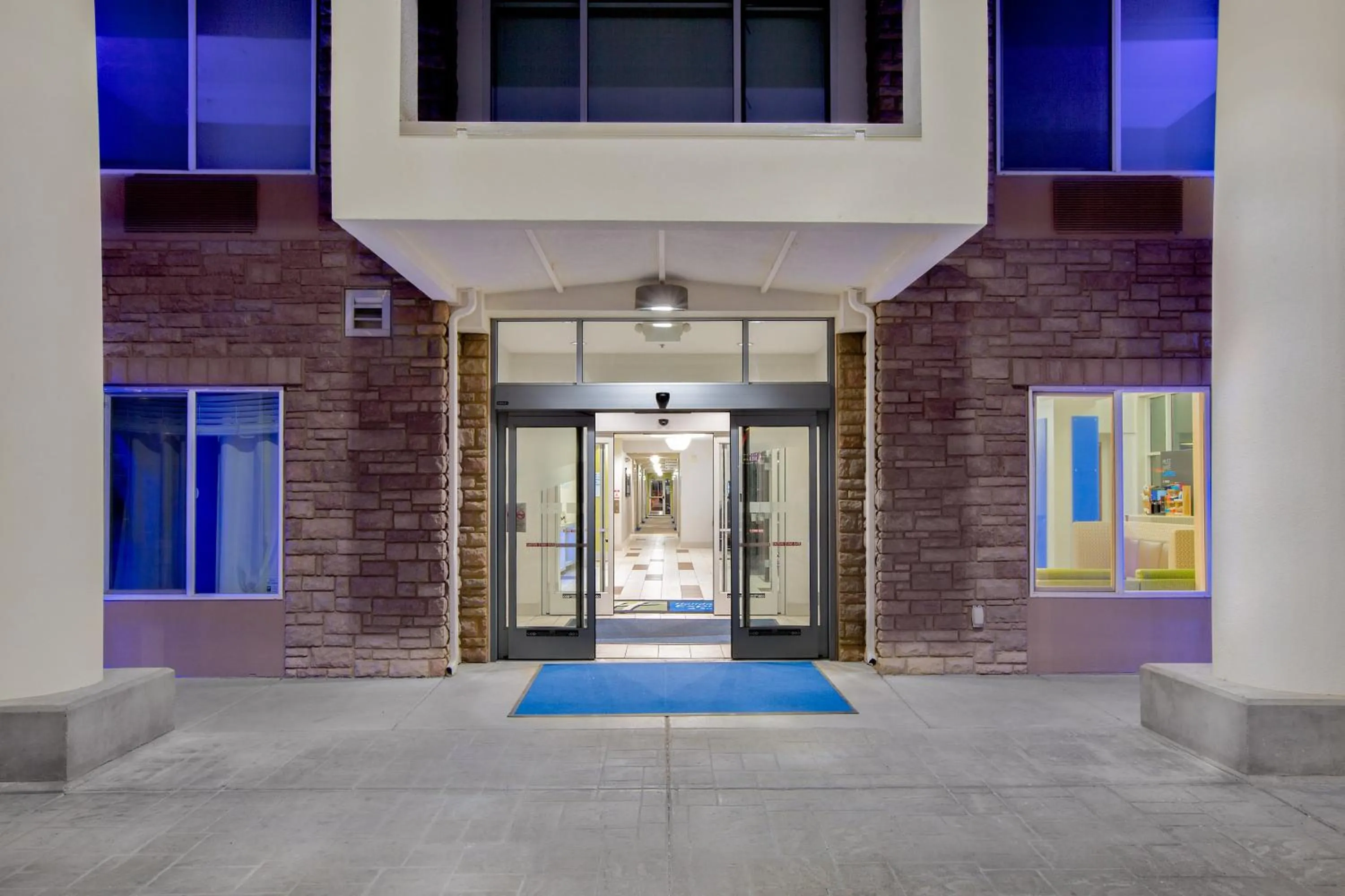 Property building in Holiday Inn Express Hotel & Suites Ontario by IHG