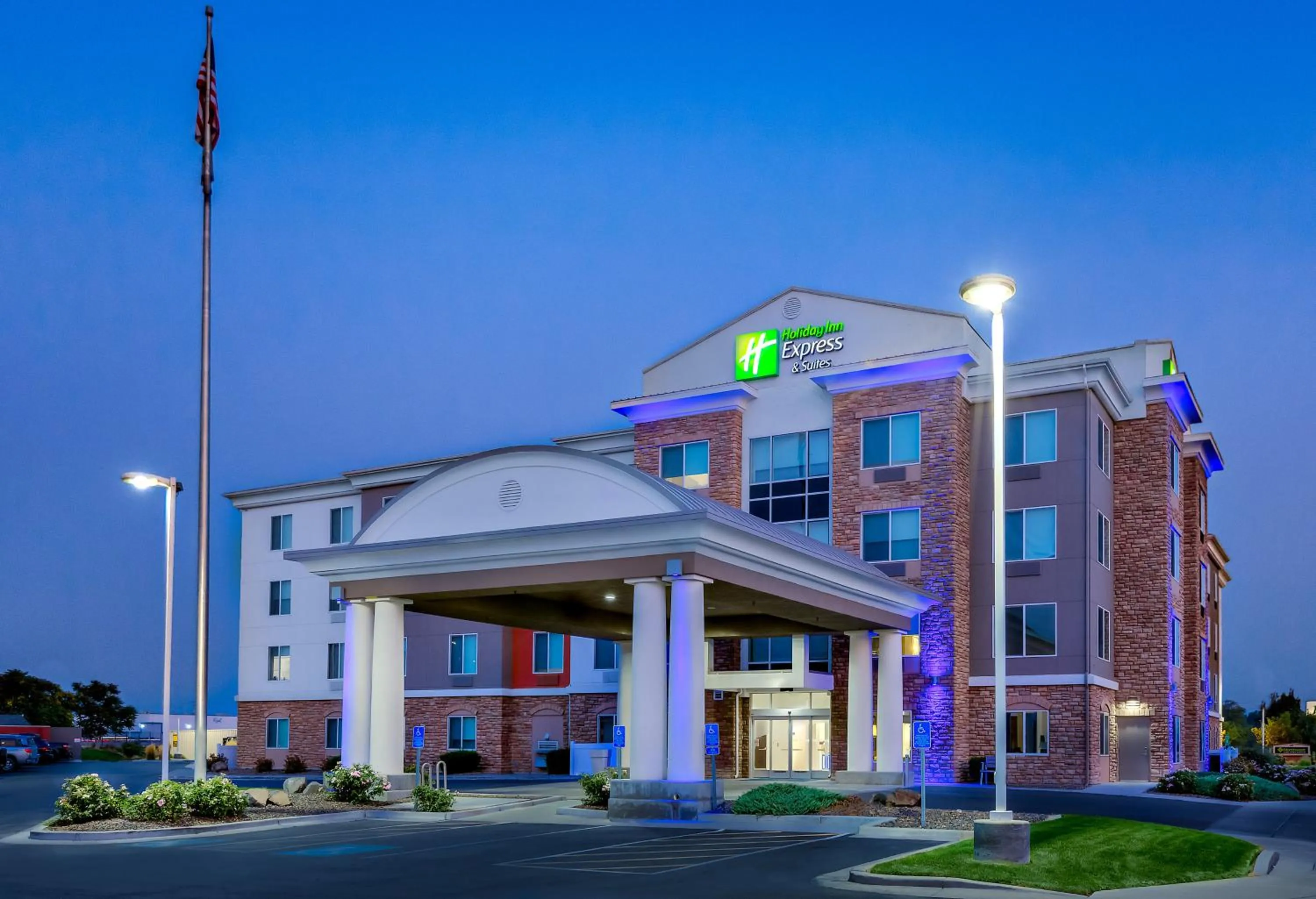 Property building in Holiday Inn Express Hotel & Suites Ontario by IHG