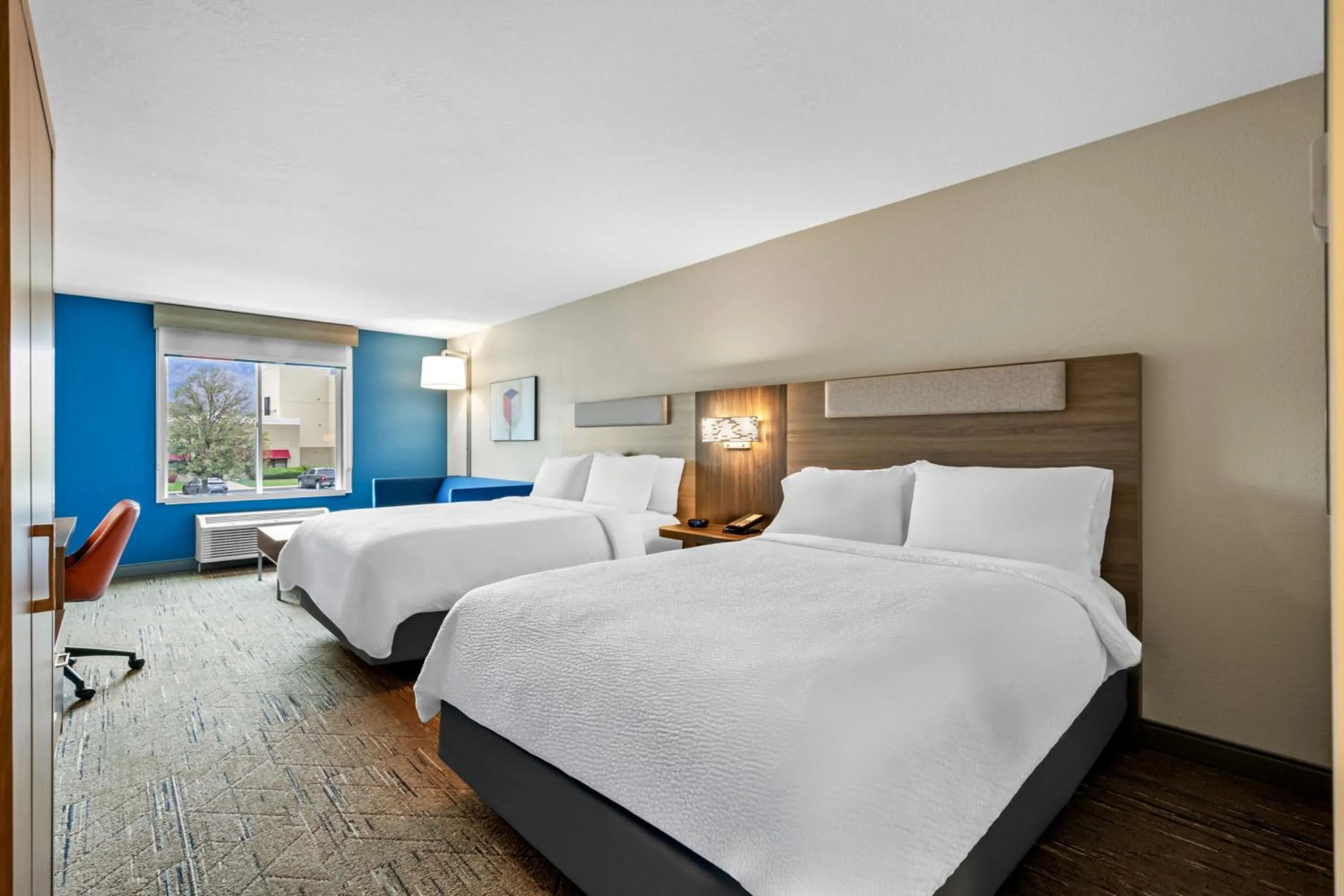 Photo of the whole room, Bed in Holiday Inn Express Ogden by IHG