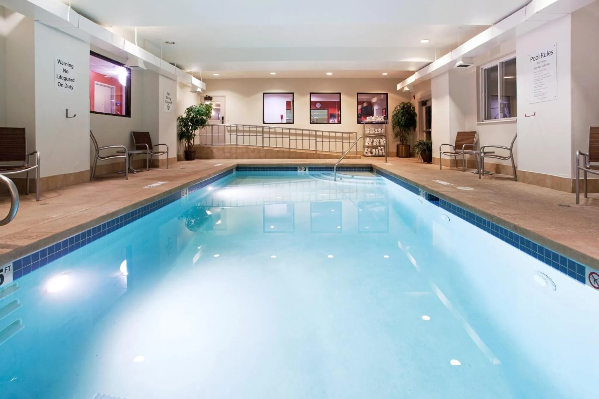 Swimming pool in Holiday Inn Express Ogden by IHG