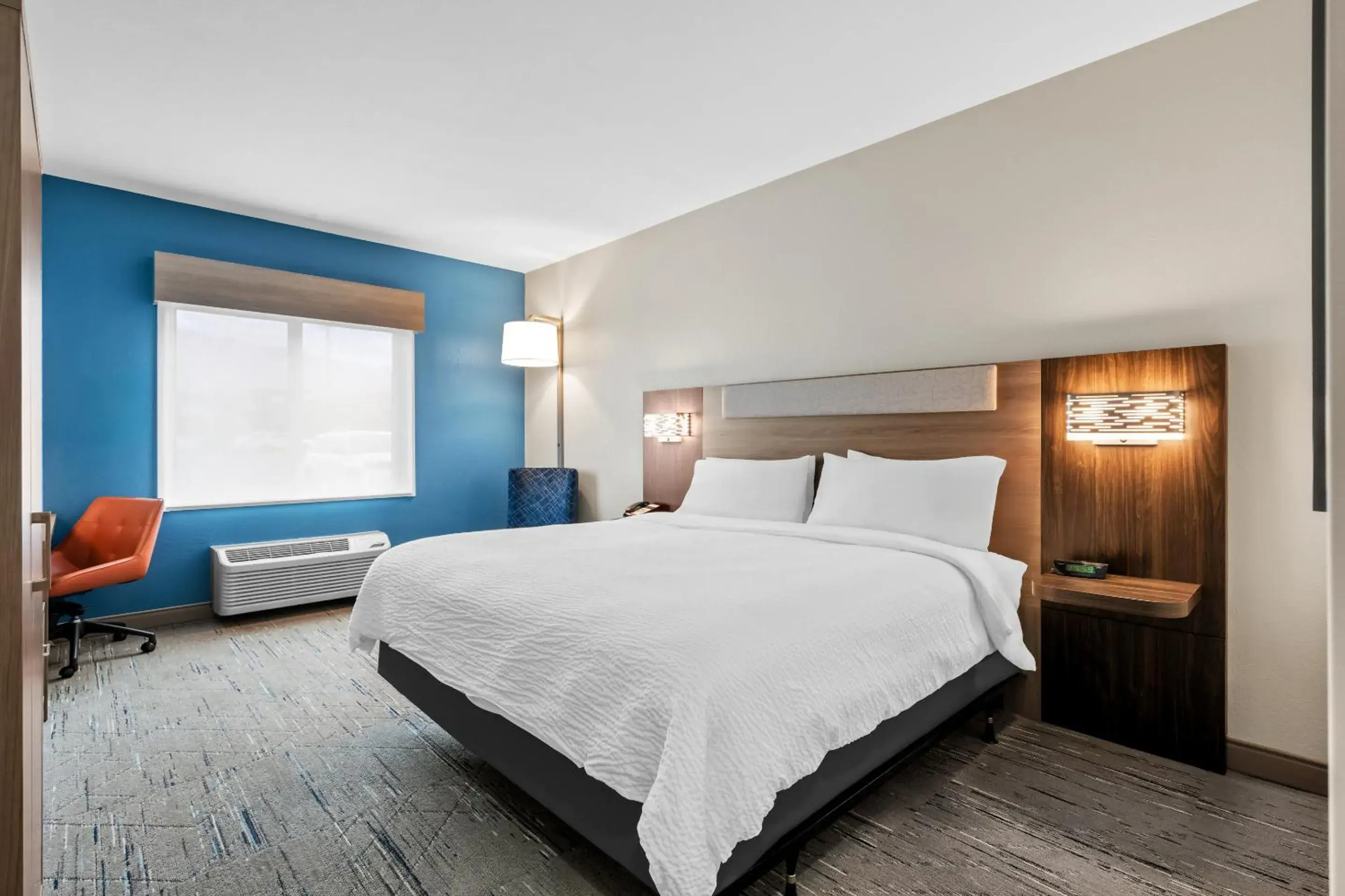 King Room - Mobility Access/Hearing Accessible in Holiday Inn Express Ogden by IHG King Room - Mobility Access/Hearing Accessible in Holiday Inn Express Ogden by IHG