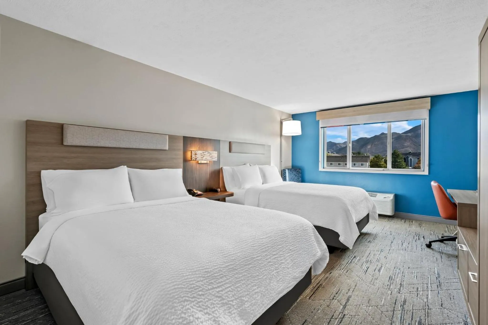 Photo of the whole room, Bed in Holiday Inn Express Ogden by IHG