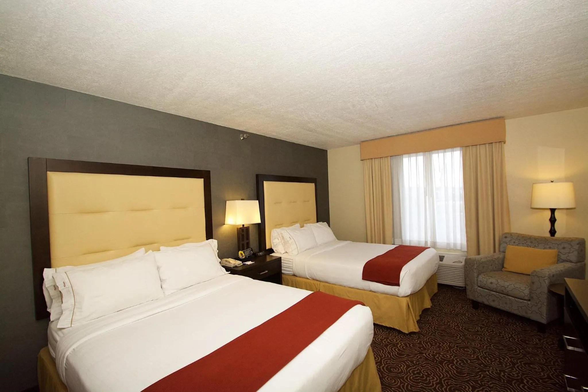 Photo of the whole room, Bed in Holiday Inn Express Ogden by IHG