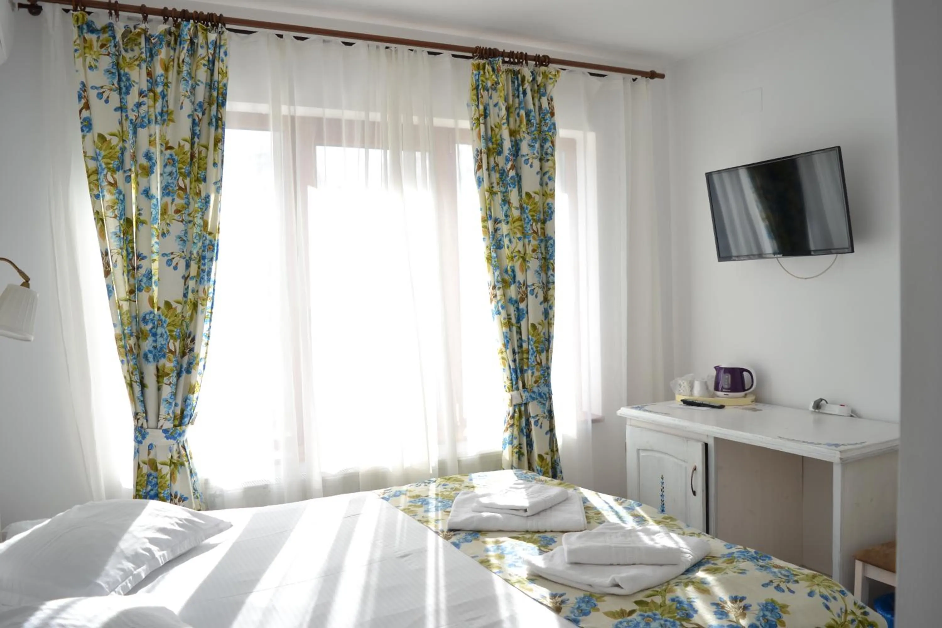 Dining area, Bed in Pensiunea Geostar