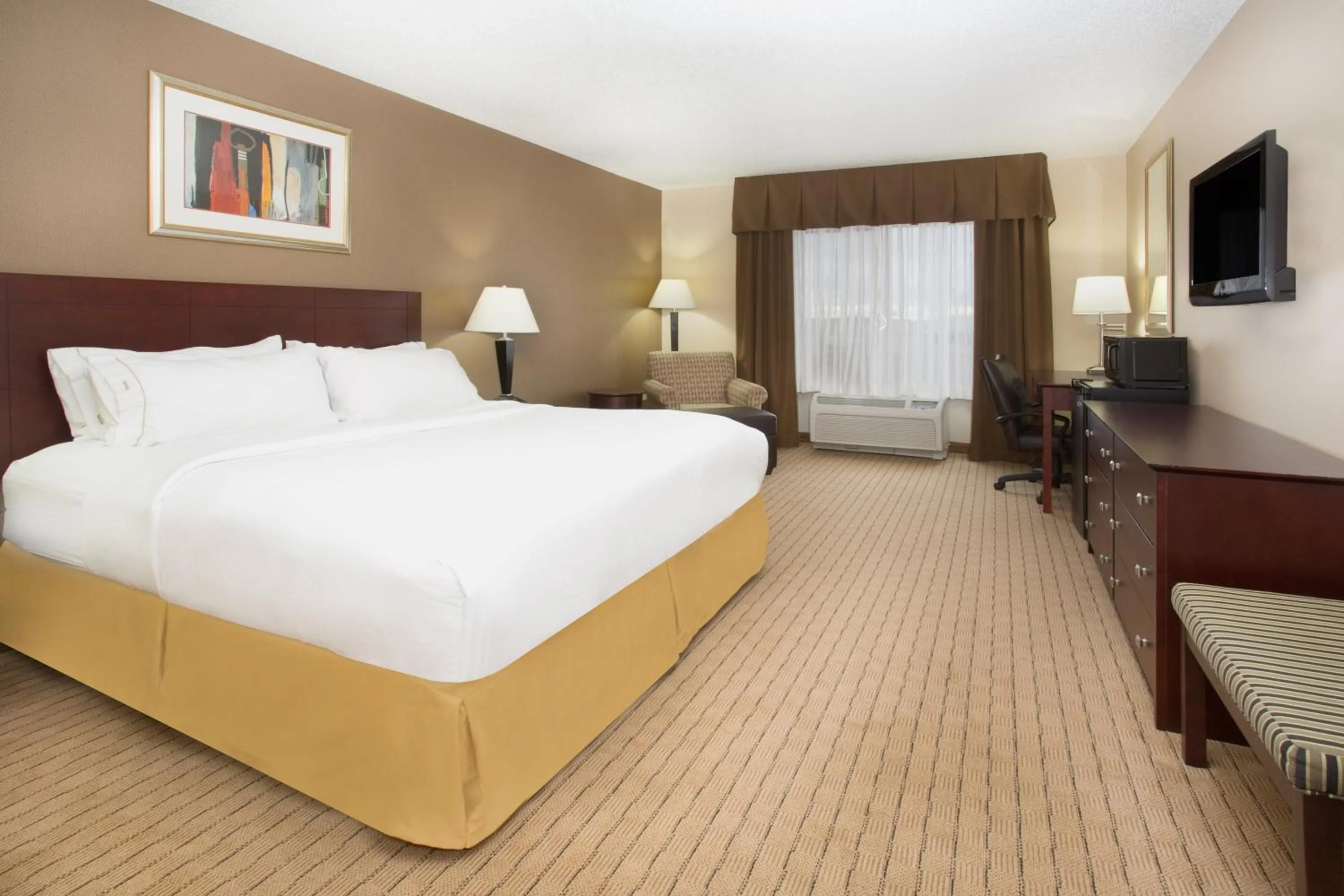 Photo of the whole room, Bed in Holiday Inn Express Hotel & Suites Minot South by IHG