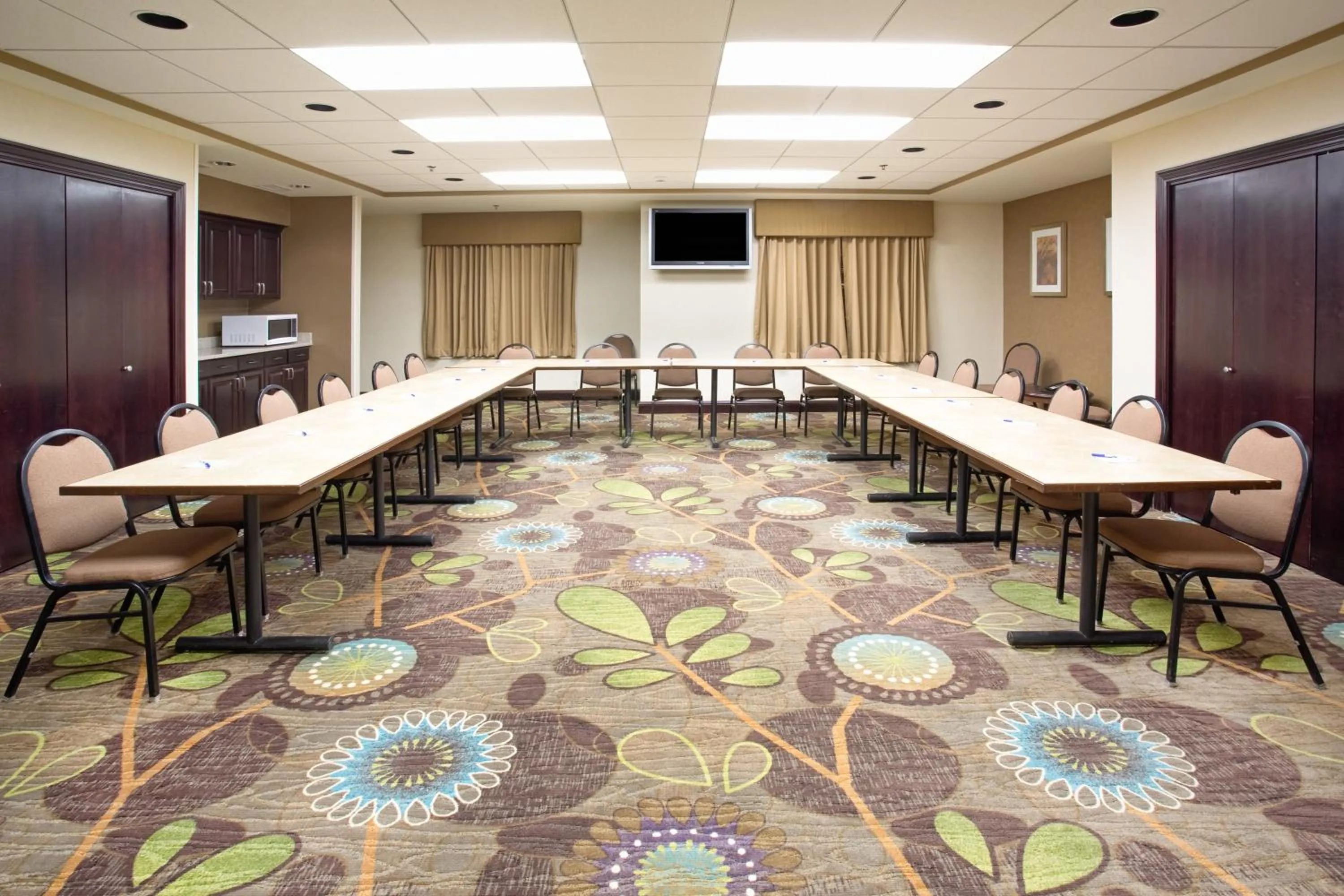 Meeting/conference room in Holiday Inn Express Hotel & Suites Minot South by IHG
