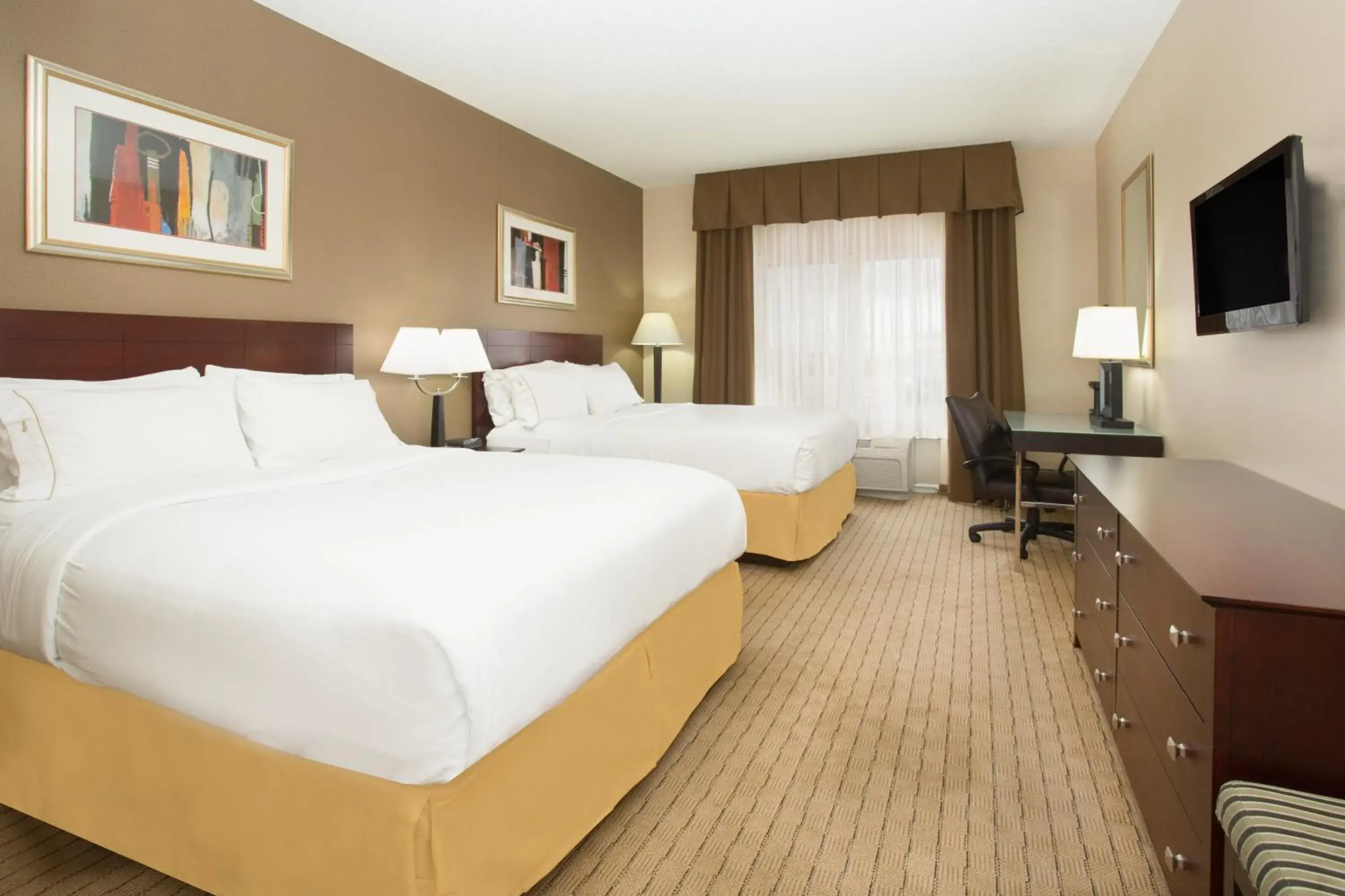 Standard Queen Room with Two Queen Beds in Holiday Inn Express Hotel & Suites Minot South by IHG Standard Queen Room with Two Queen Beds in Holiday Inn Express Hotel & Suites Minot South by IHG