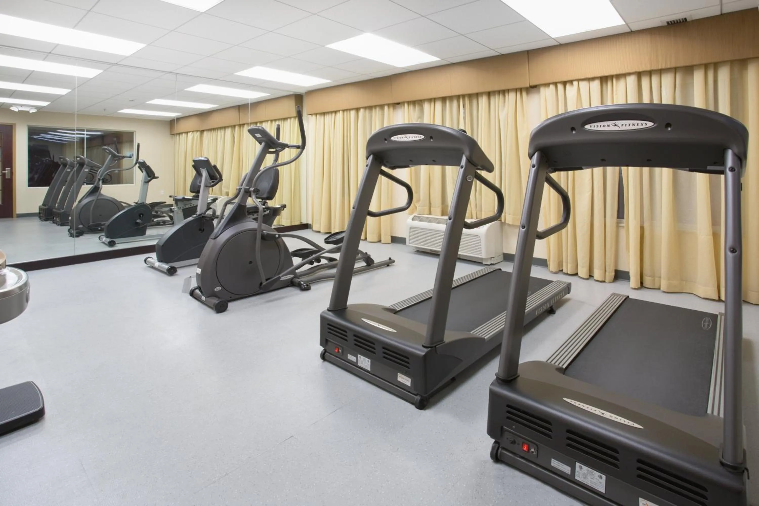 Fitness centre/facilities in Holiday Inn Express Hotel & Suites Minot South by IHG