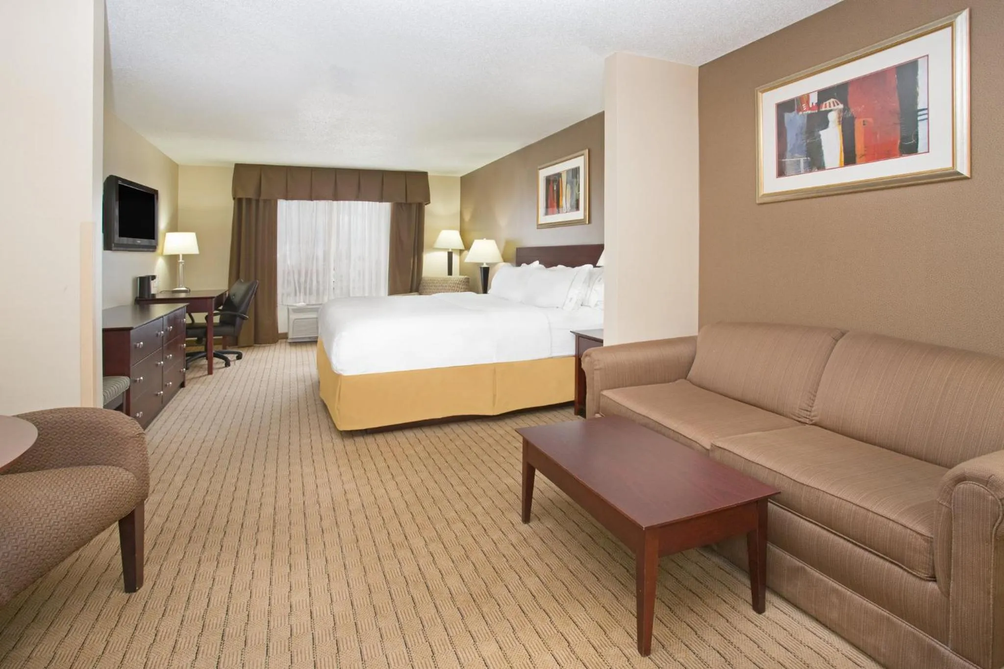 Bedroom, Bed in Holiday Inn Express Hotel & Suites Minot South by IHG