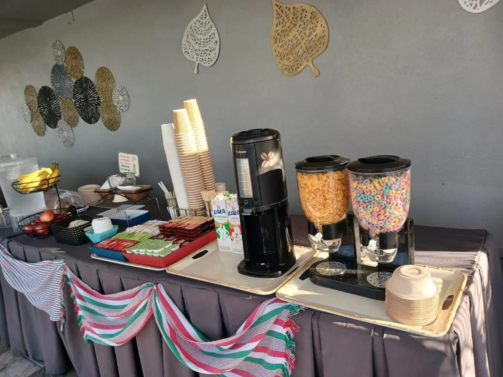 Coffee/tea facilities in Suites Las Palmas