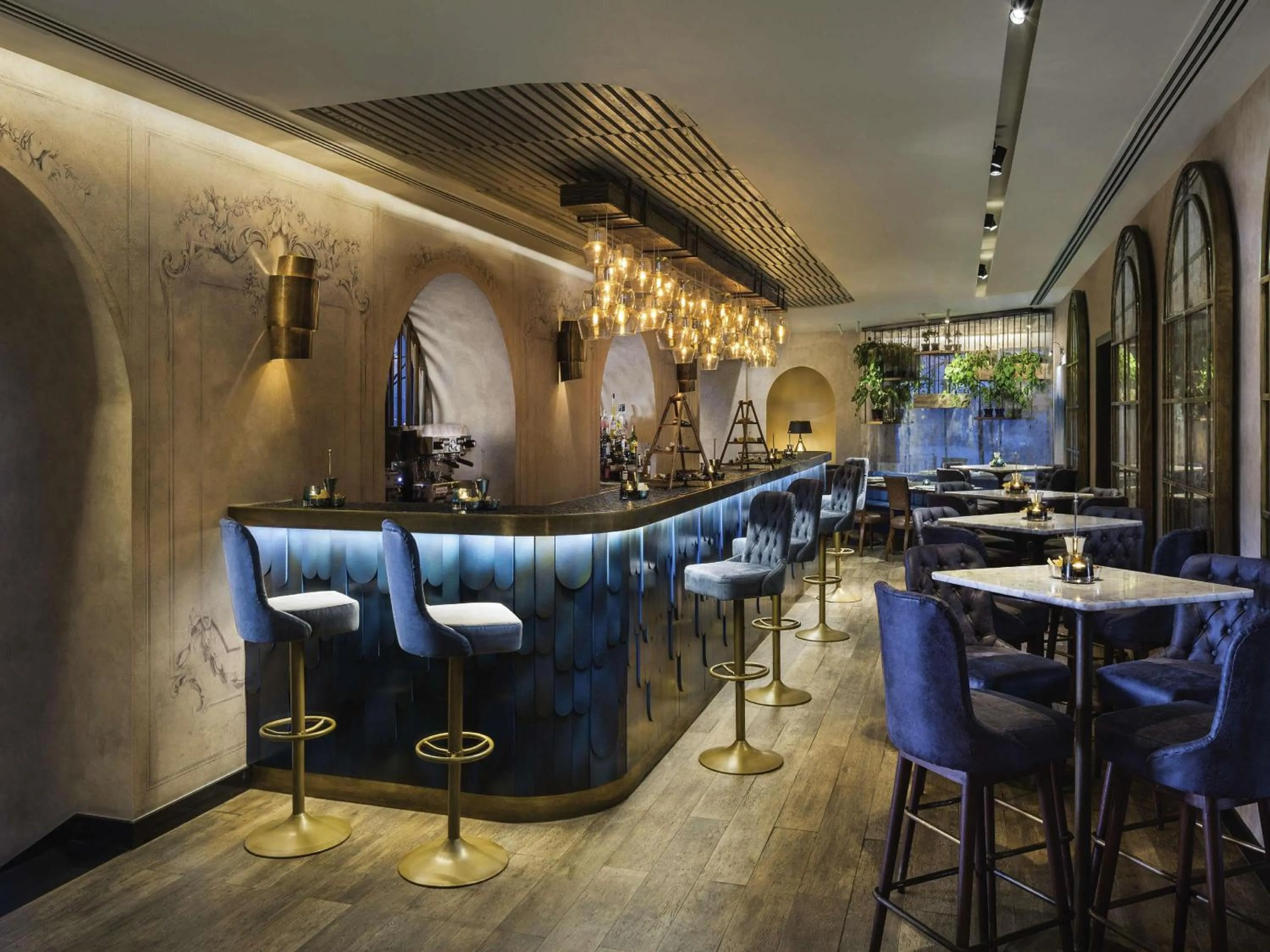 Restaurant/places to eat in Fairmont Nile City