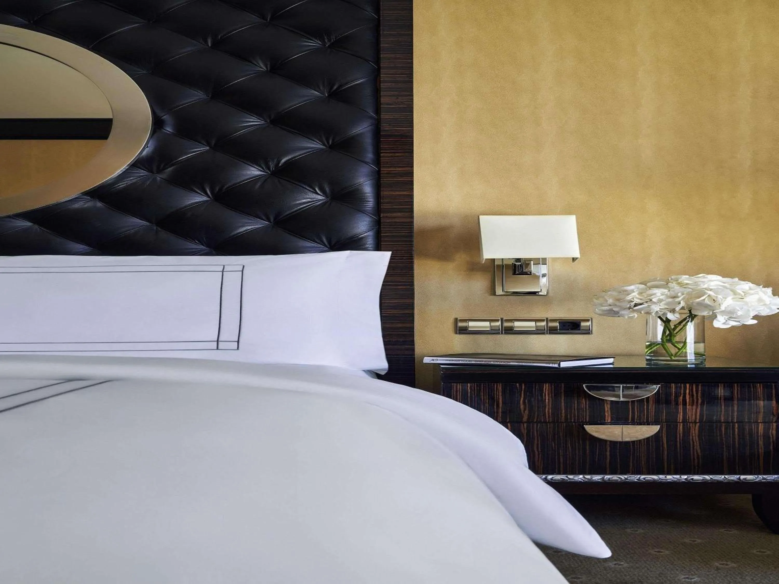 Bedroom, Bed in Fairmont Nile City