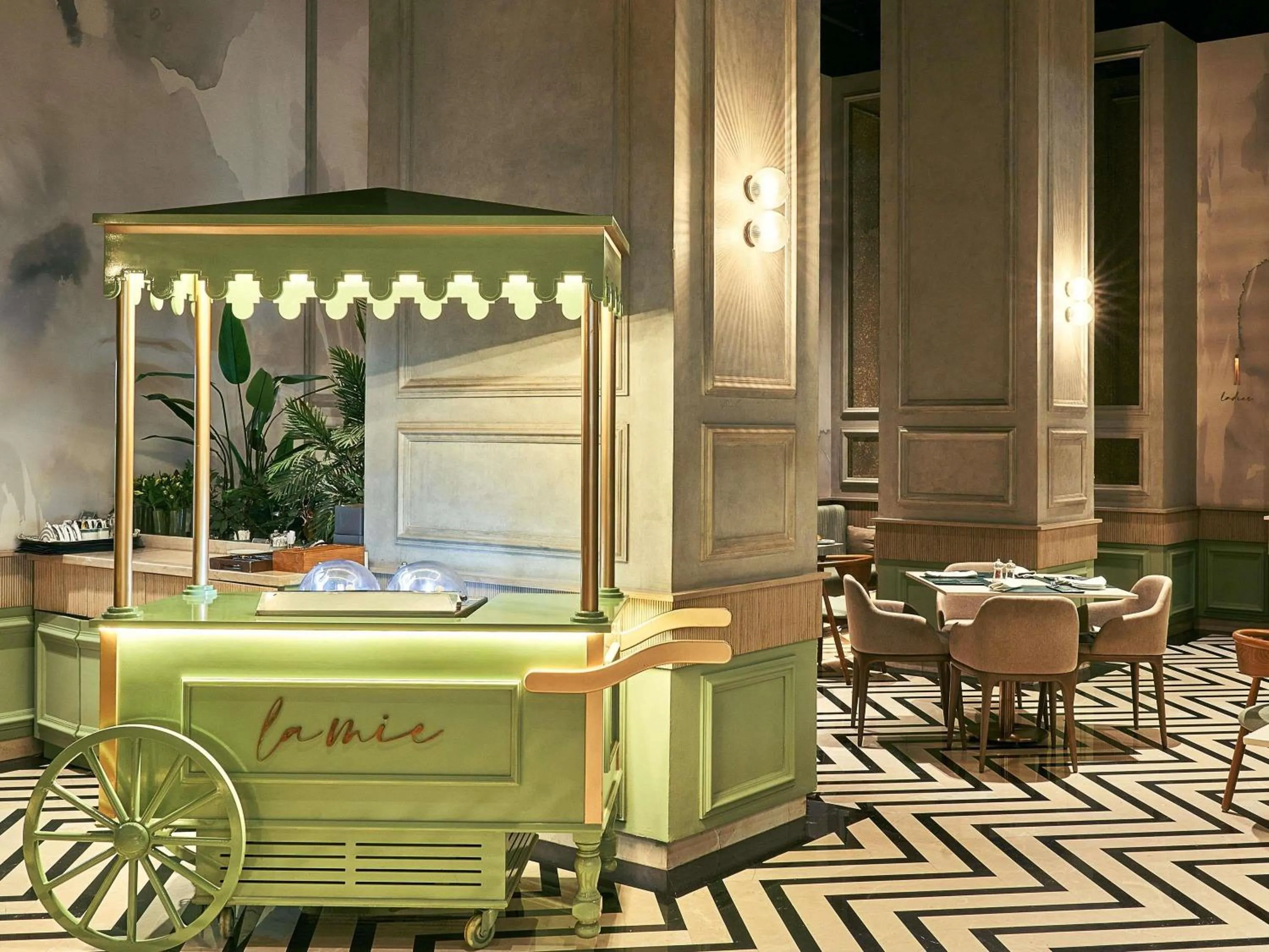 Restaurant/places to eat in Fairmont Nile City