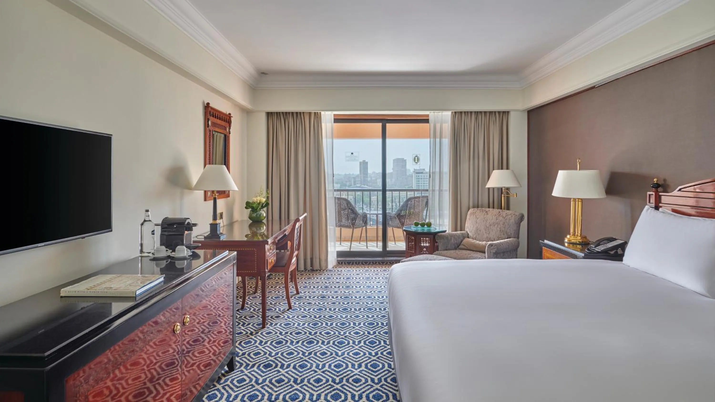 View (from property/room), Bed in InterContinental Cairo Semiramis by IHG