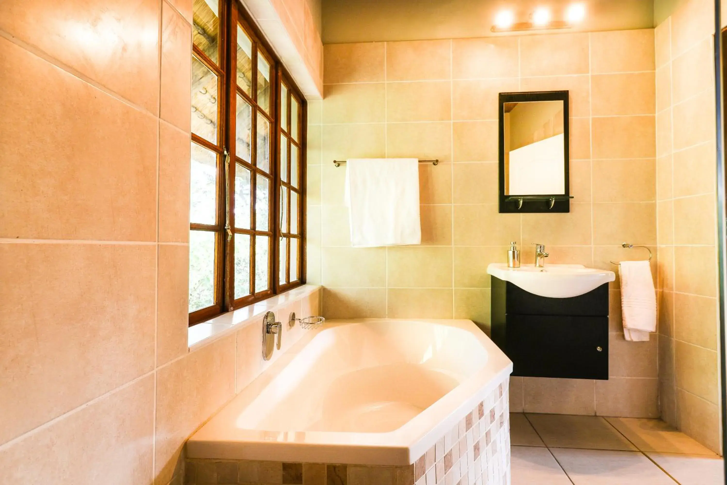 Classic Queen Room in Sibsons House Classic Queen Room in Sibsons House