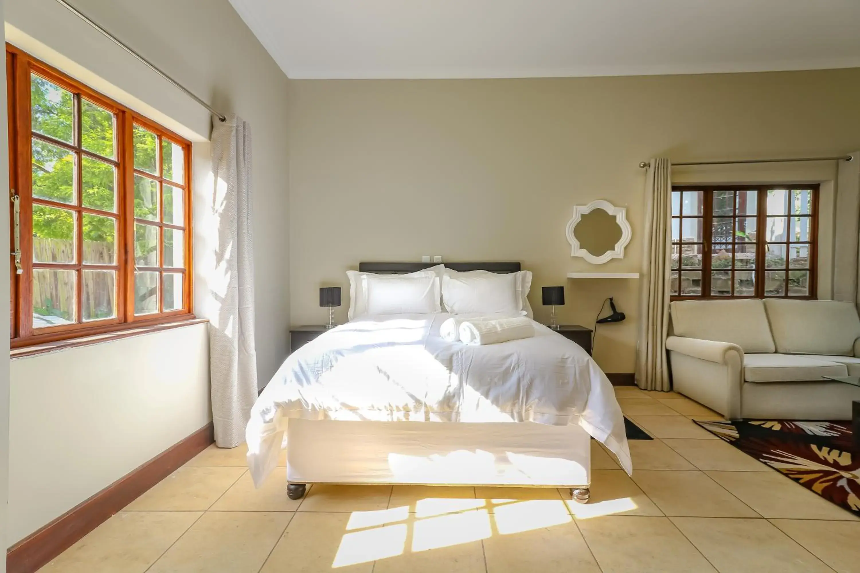 Deluxe Queen Suite in Sibsons House Deluxe Queen Suite in Sibsons House