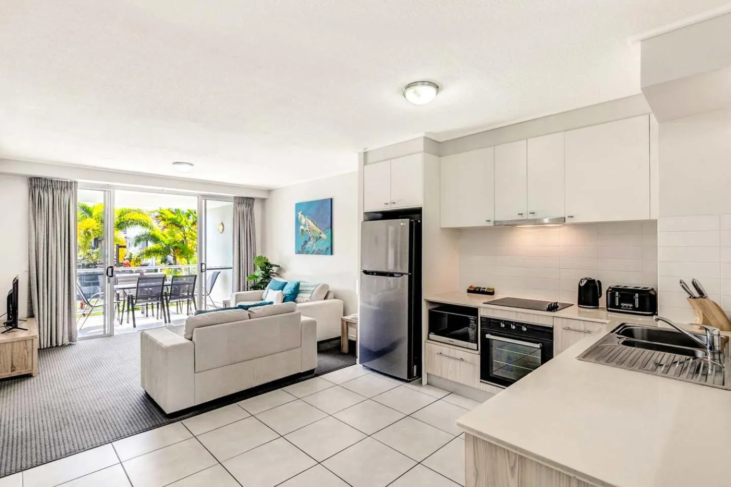 Kitchen or kitchenette in Ramada Encore by Wyndham Whale Cove