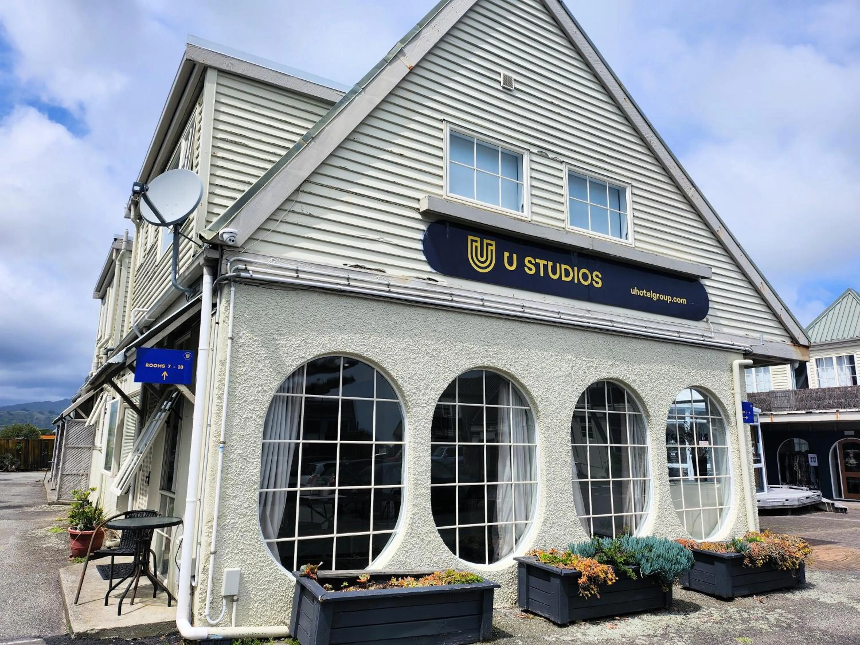 U Studios Paraparaumu Beach