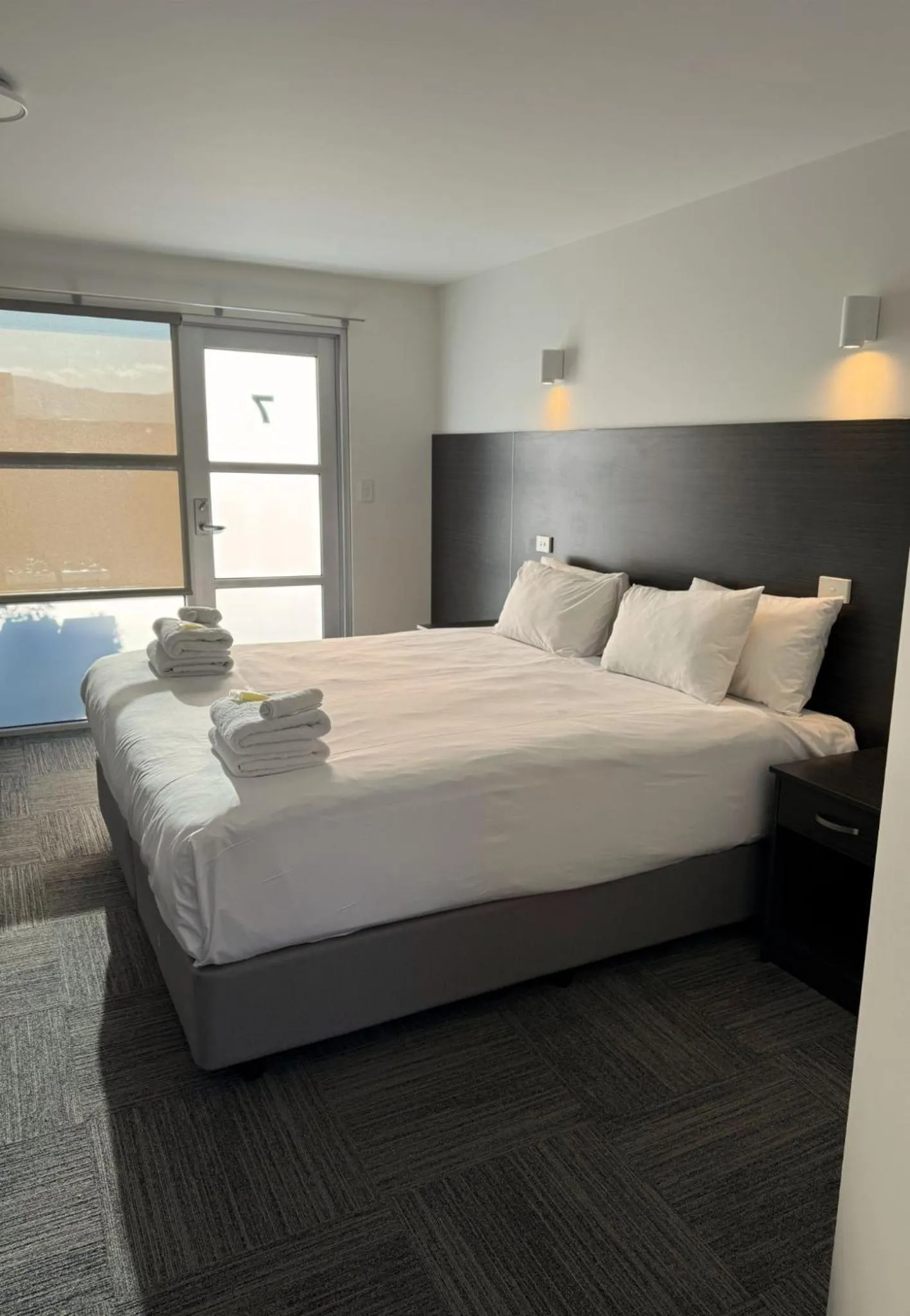 Bed in Brighton Hotel Motel